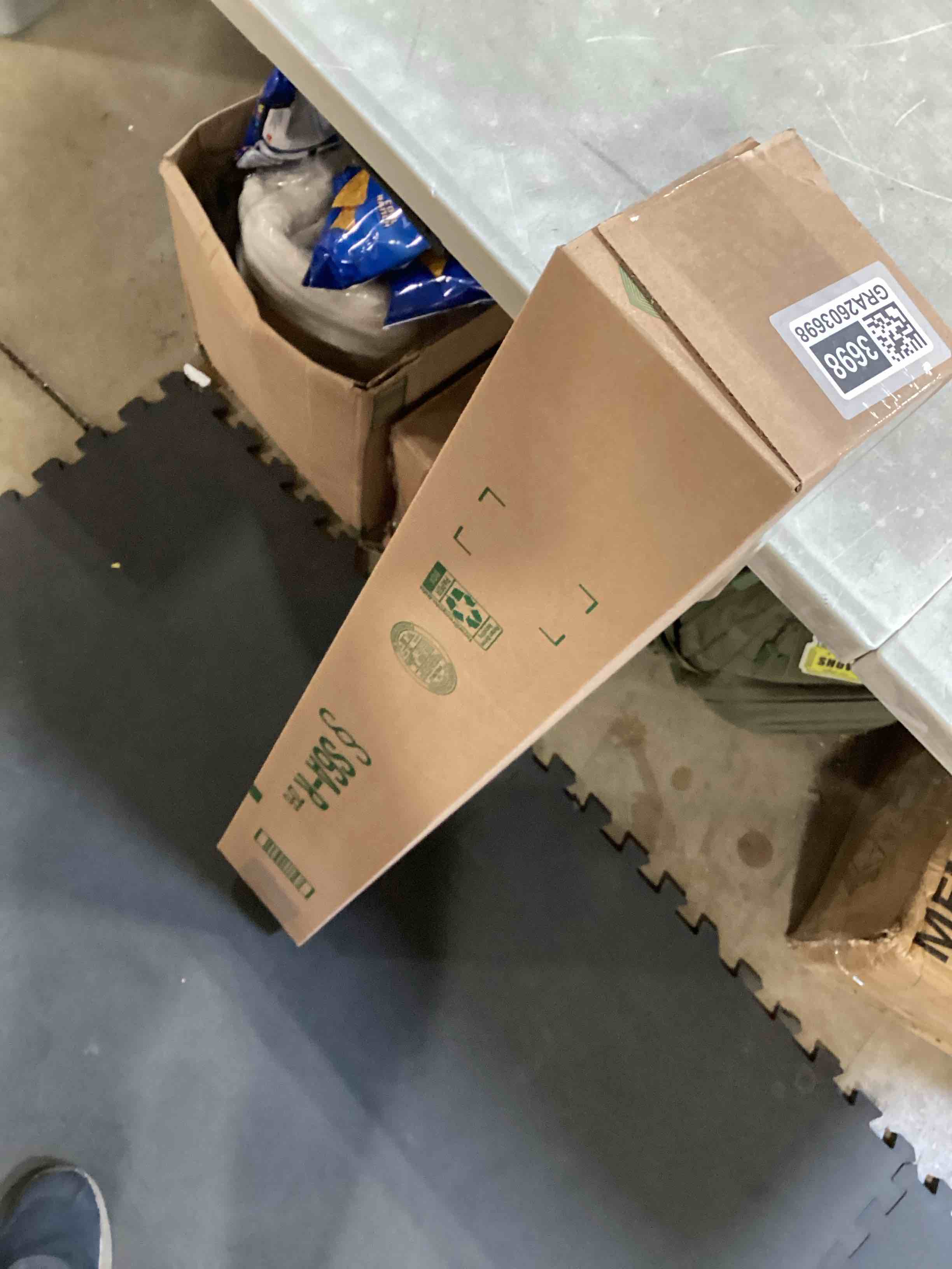 https://s3.amazonaws.com/lotting-images-prod/bidfta/GRA2603698_1755282419949.jpeg