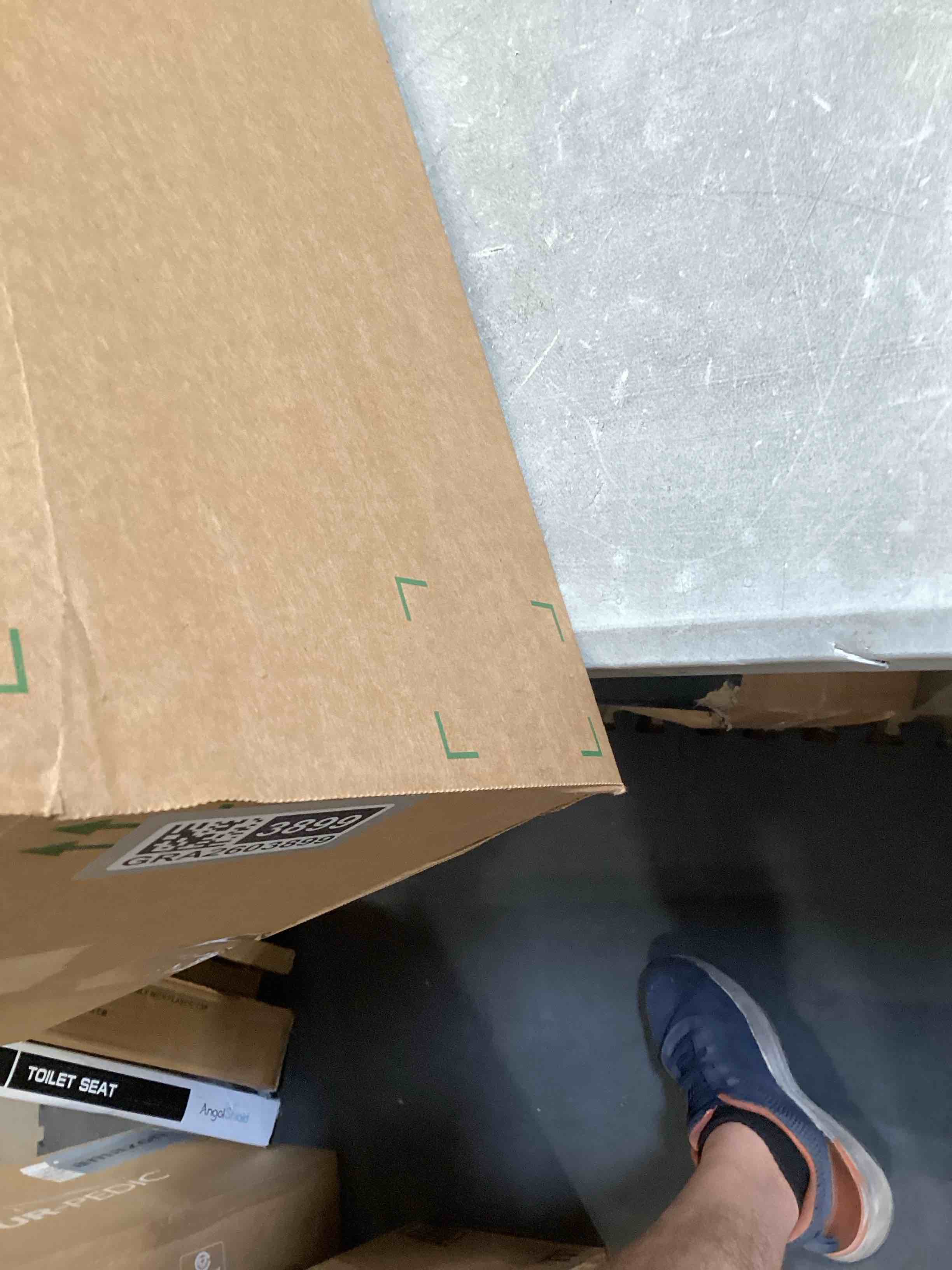 https://s3.amazonaws.com/lotting-images-prod/bidfta/GRA2603899_1755533547820.jpeg