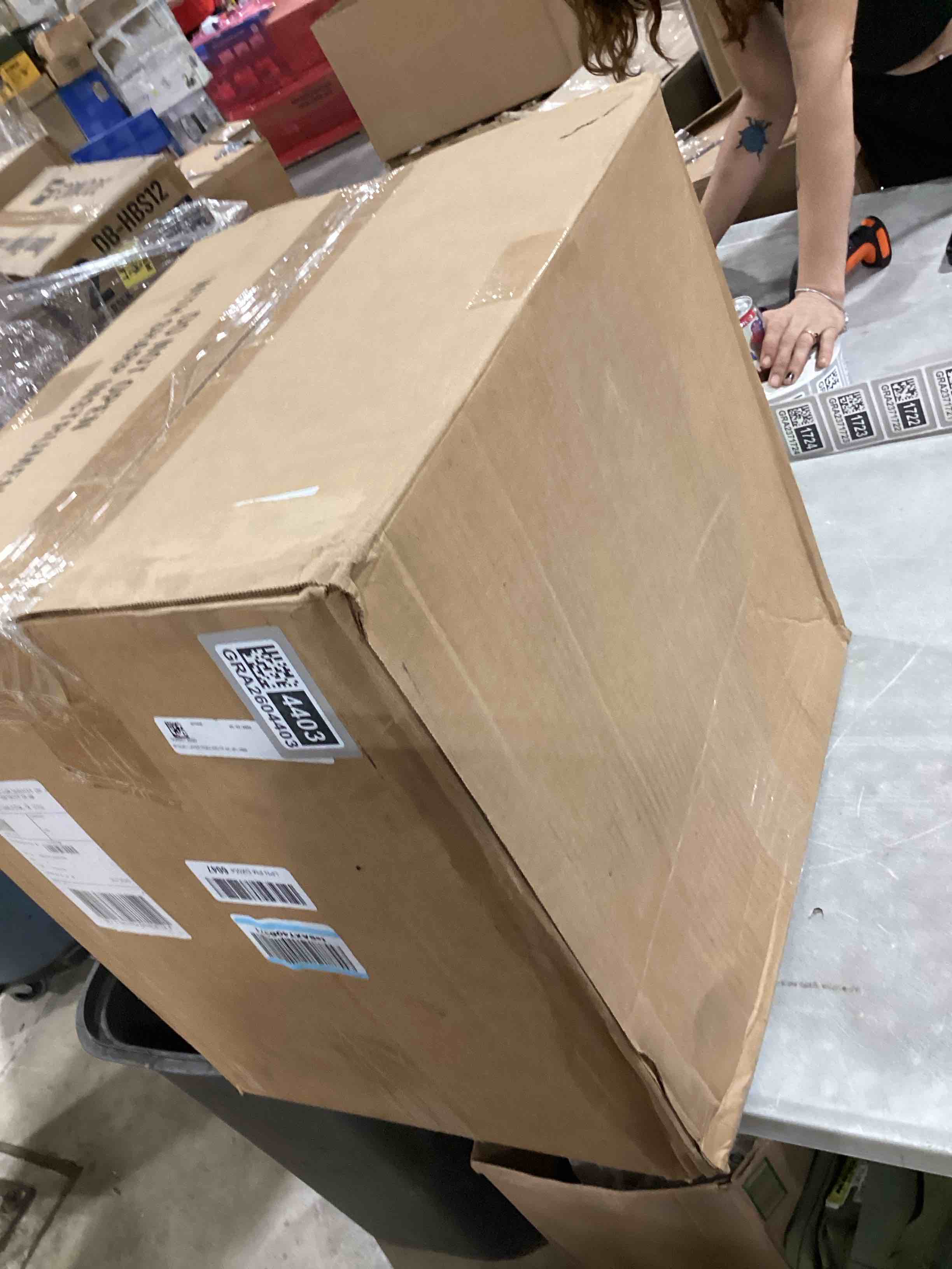 https://s3.amazonaws.com/lotting-images-prod/bidfta/GRA2604403_1755697347880.jpeg