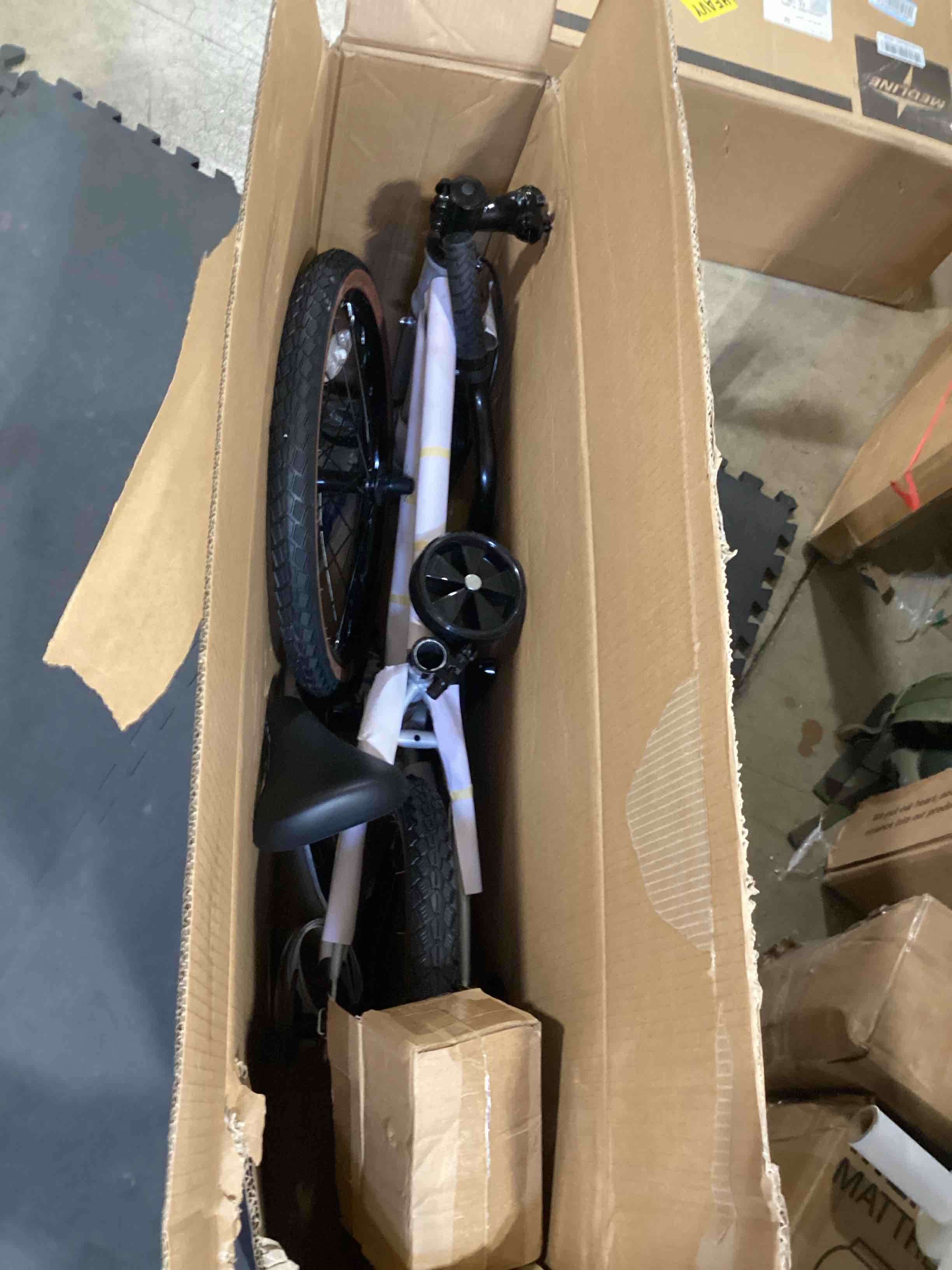 https://s3.amazonaws.com/lotting-images-prod/bidfta/GRA2604832_1755874596081.jpeg