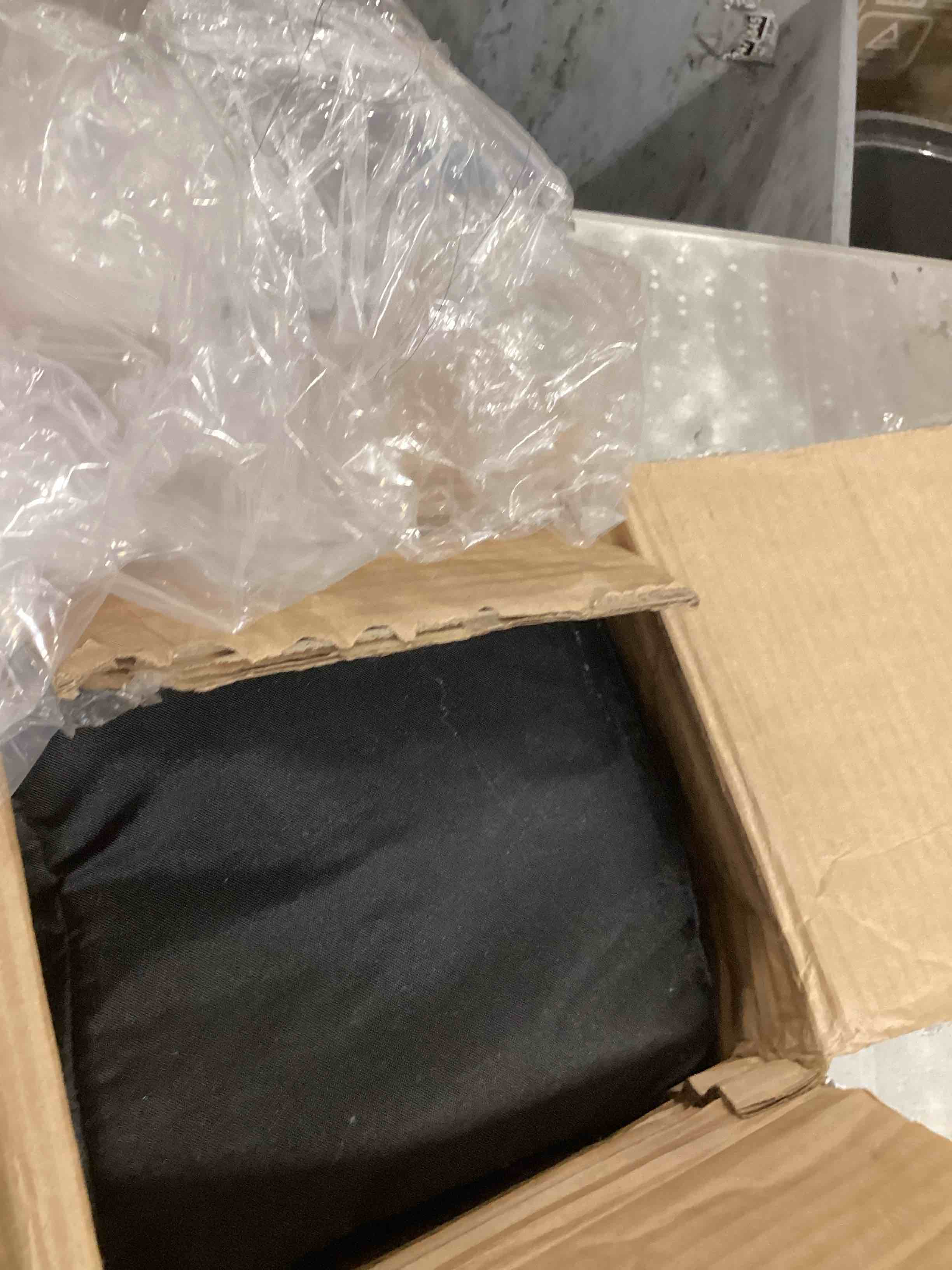 https://s3.amazonaws.com/lotting-images-prod/bidfta/GRA2604926_1756122350761.jpeg