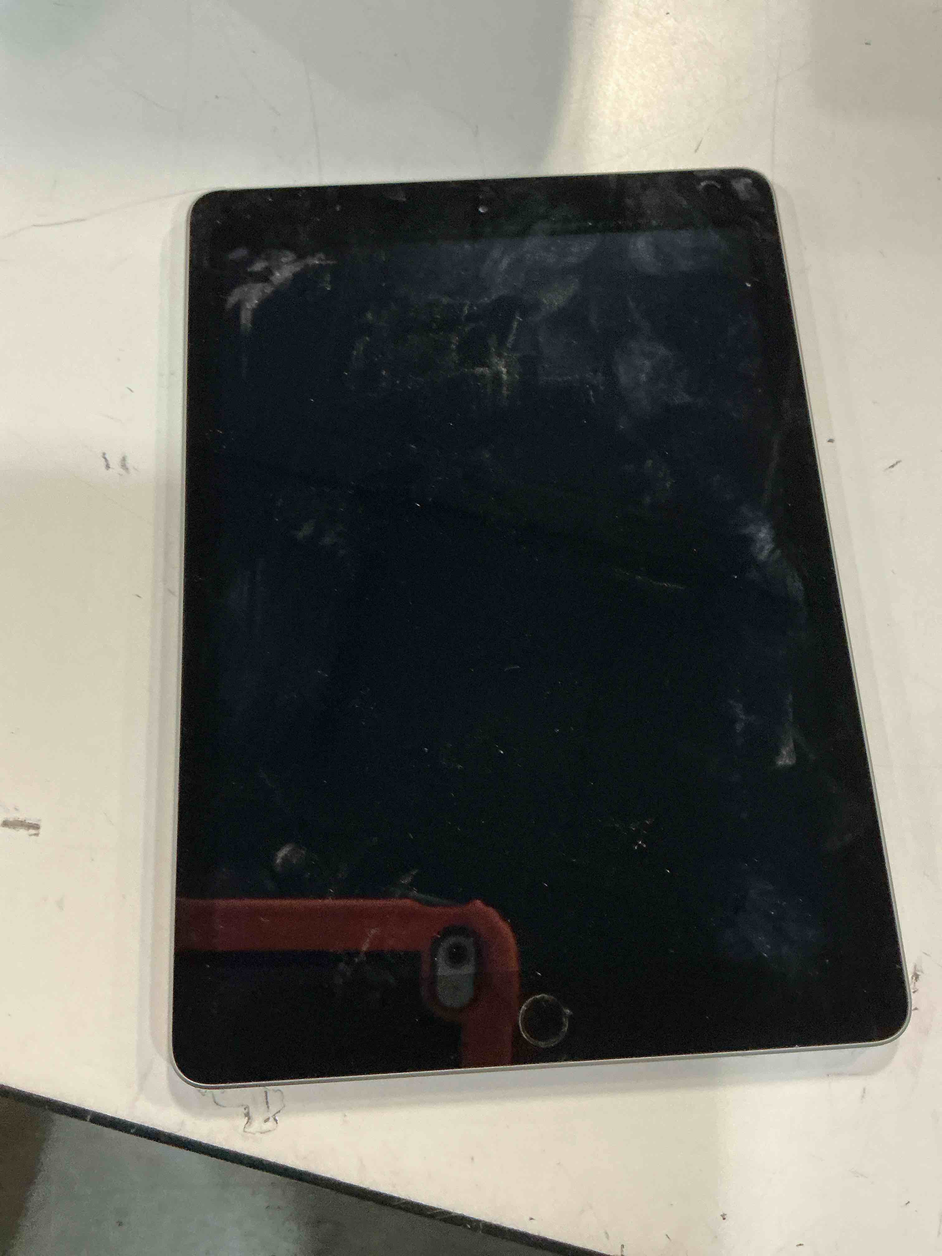 Condition photo showing As Is for Apple iPad 6th Generation Model A1567 Gray 