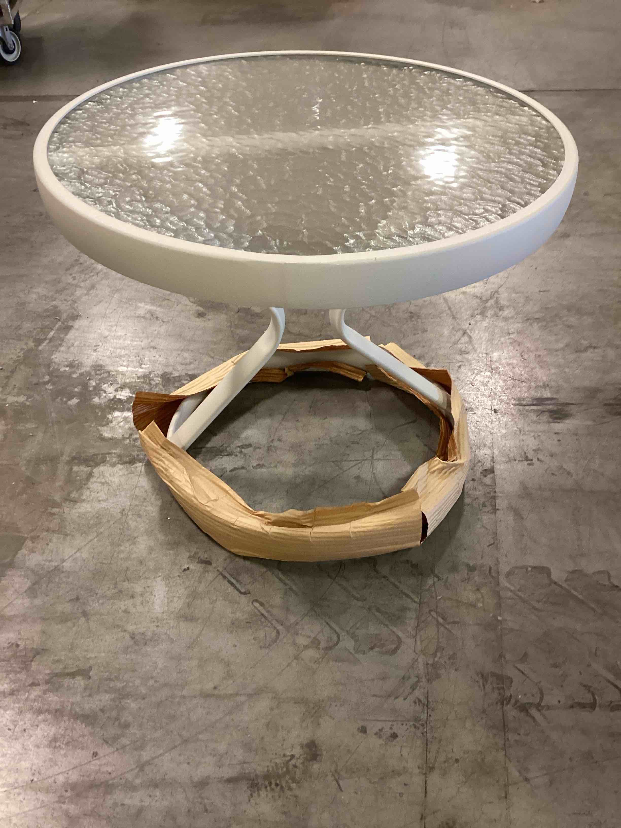 Mallin 24” Round Outdoor End Table White Glass Top 