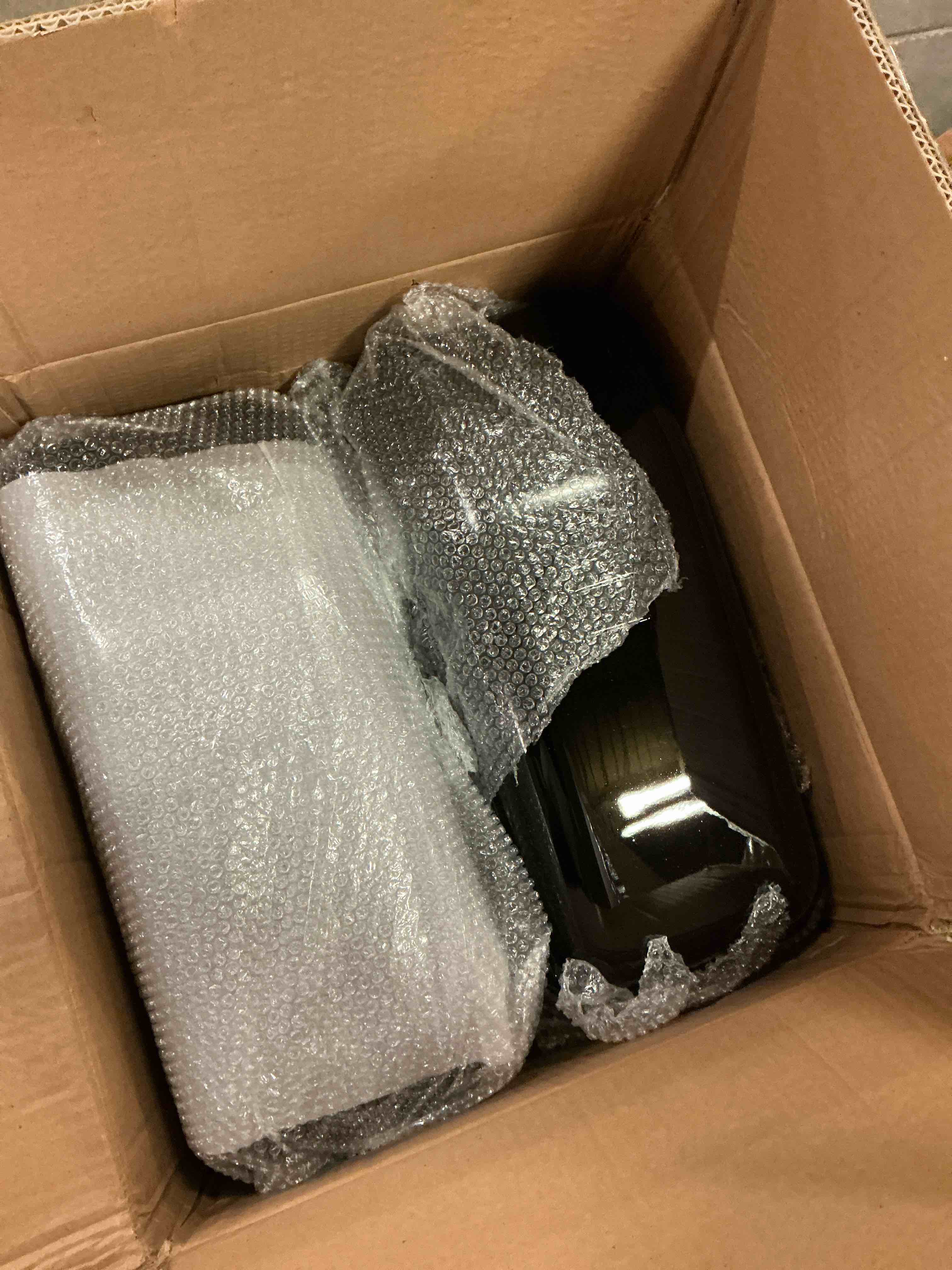 https://s3.amazonaws.com/lotting-images-prod/bidfta/GRA3252192_1758814282336.jpeg