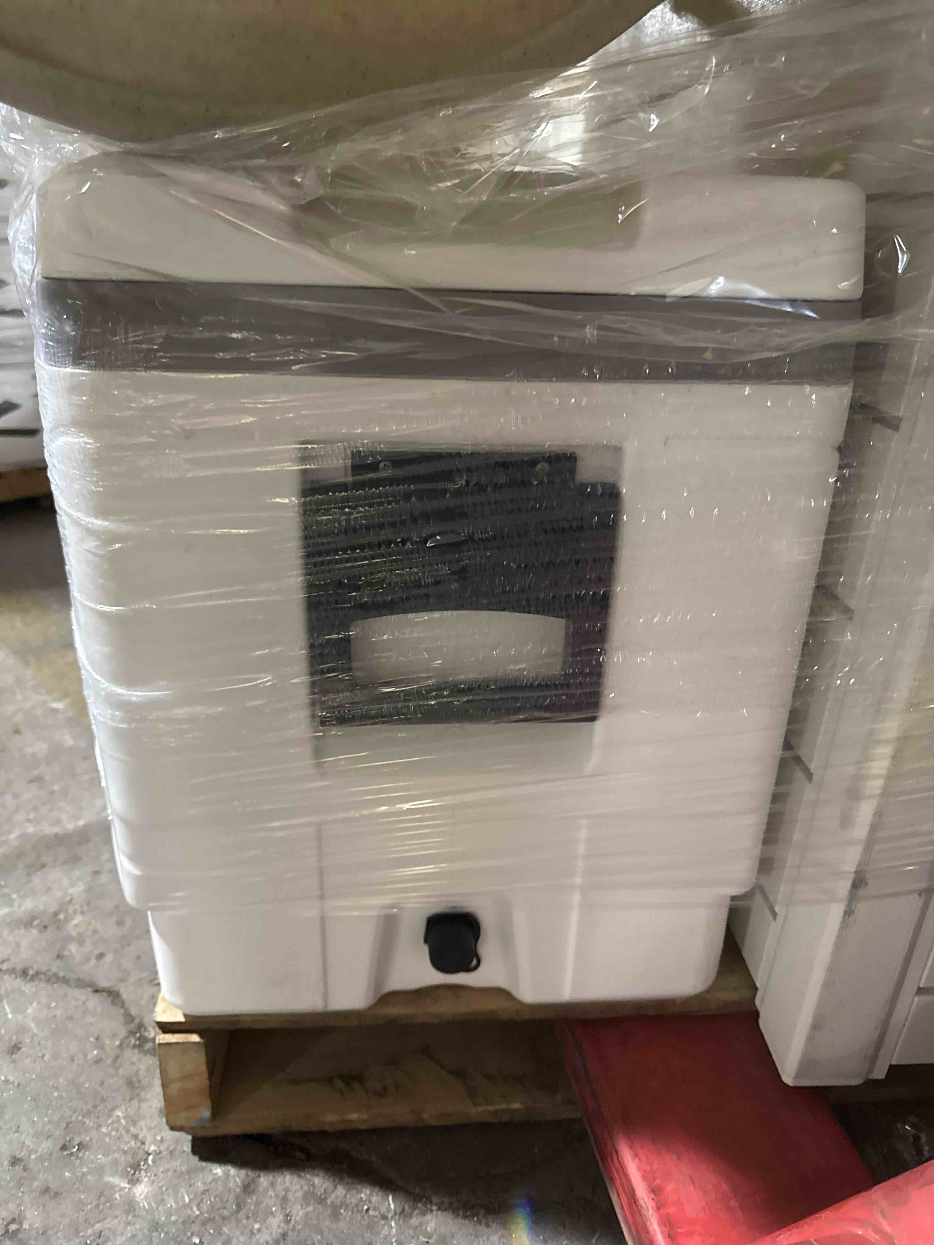 https://s3.amazonaws.com/lotting-images-prod/bidfta/GRA3255957_1757706065556.jpeg