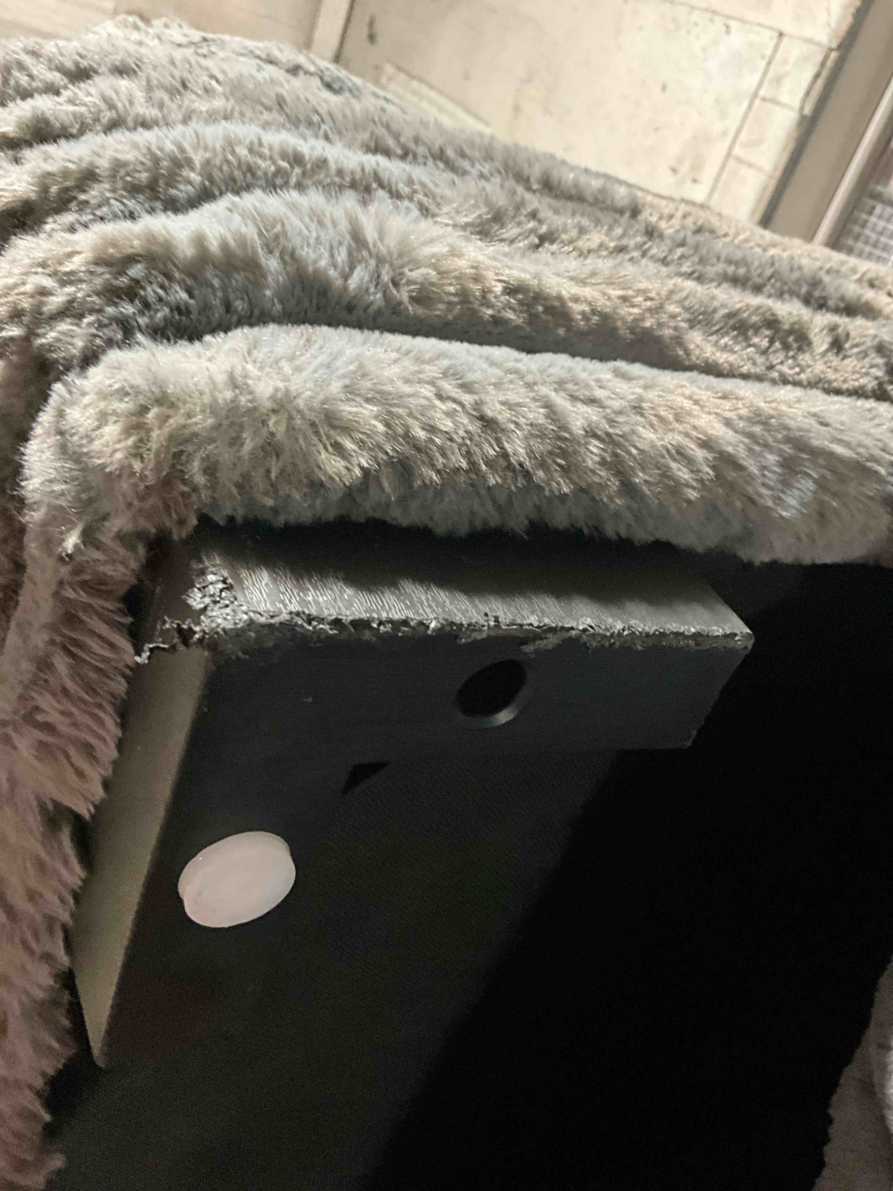 https://s3.amazonaws.com/lotting-images-prod/bidfta/GRA3269972_1758641707128.jpeg