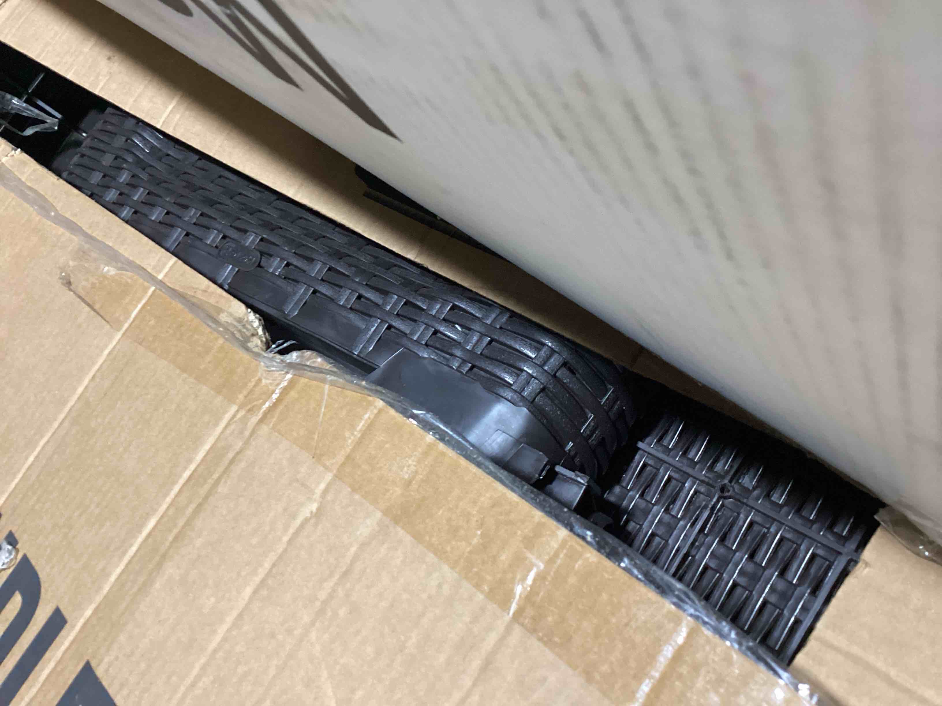 https://s3.amazonaws.com/lotting-images-prod/bidfta/GRA3270014_1758728767636.jpeg