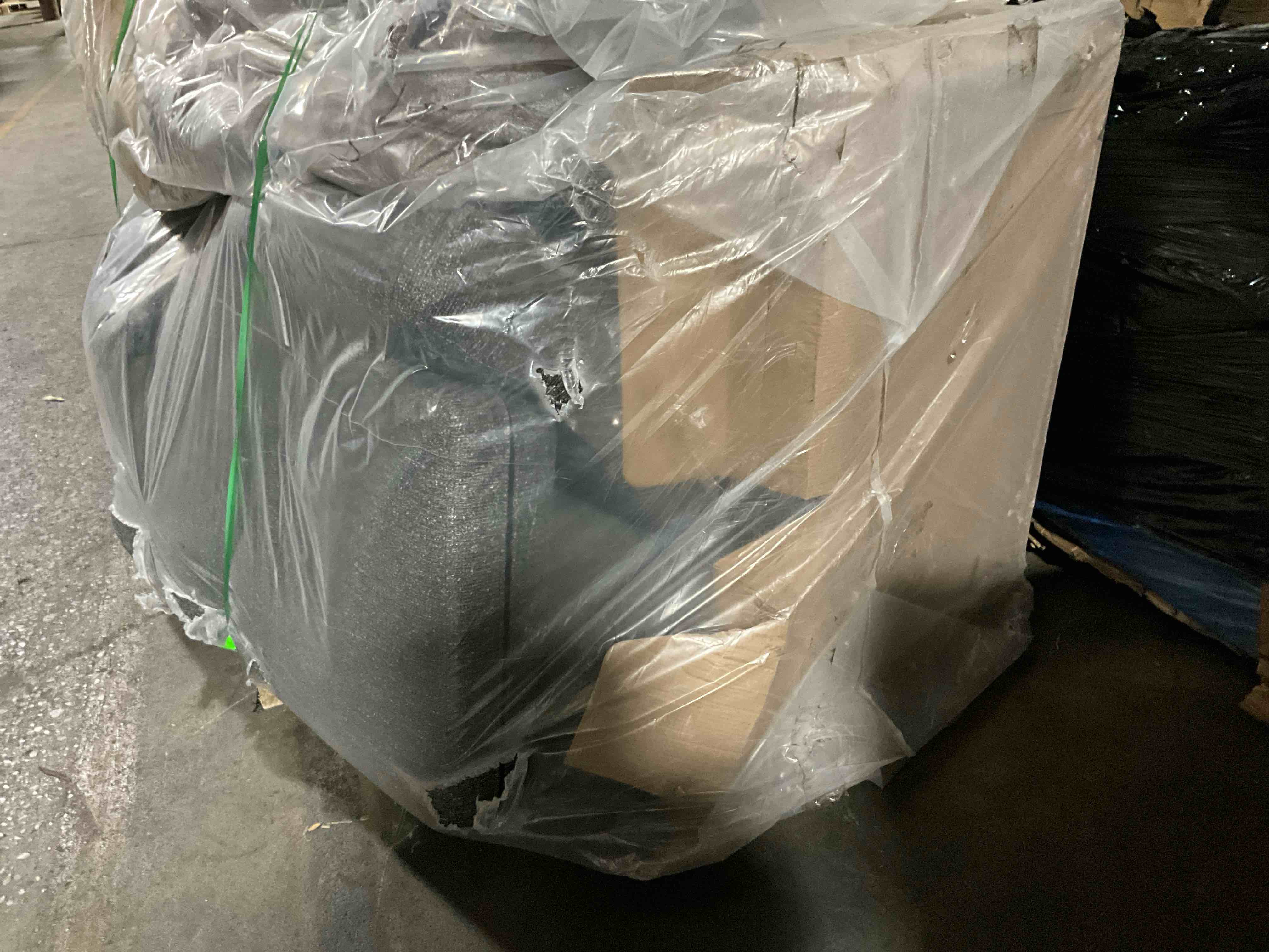 https://s3.amazonaws.com/lotting-images-prod/bidfta/GRA3272053_1760545373053.jpeg