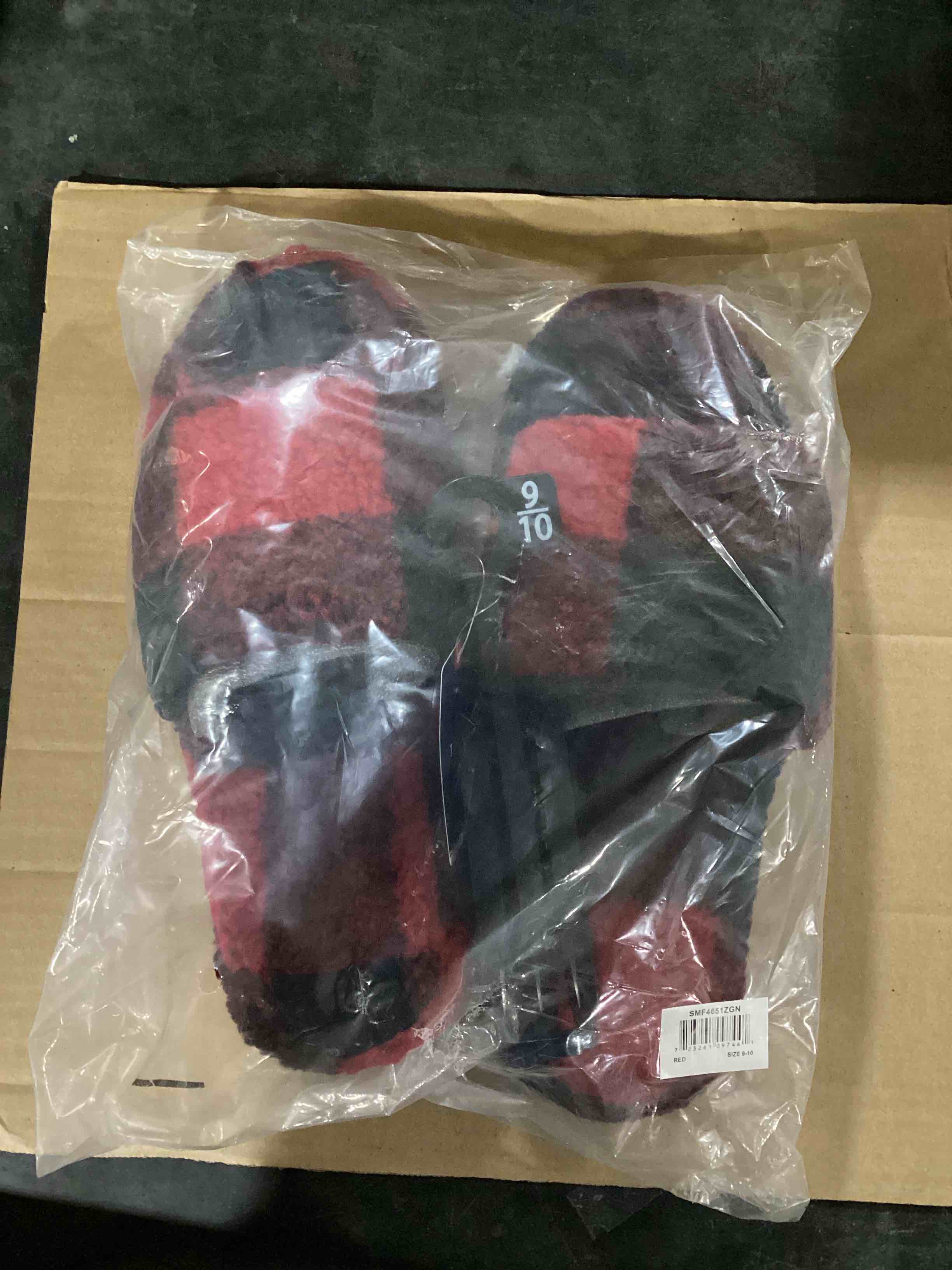 Men’s 9-10 Red Slippers