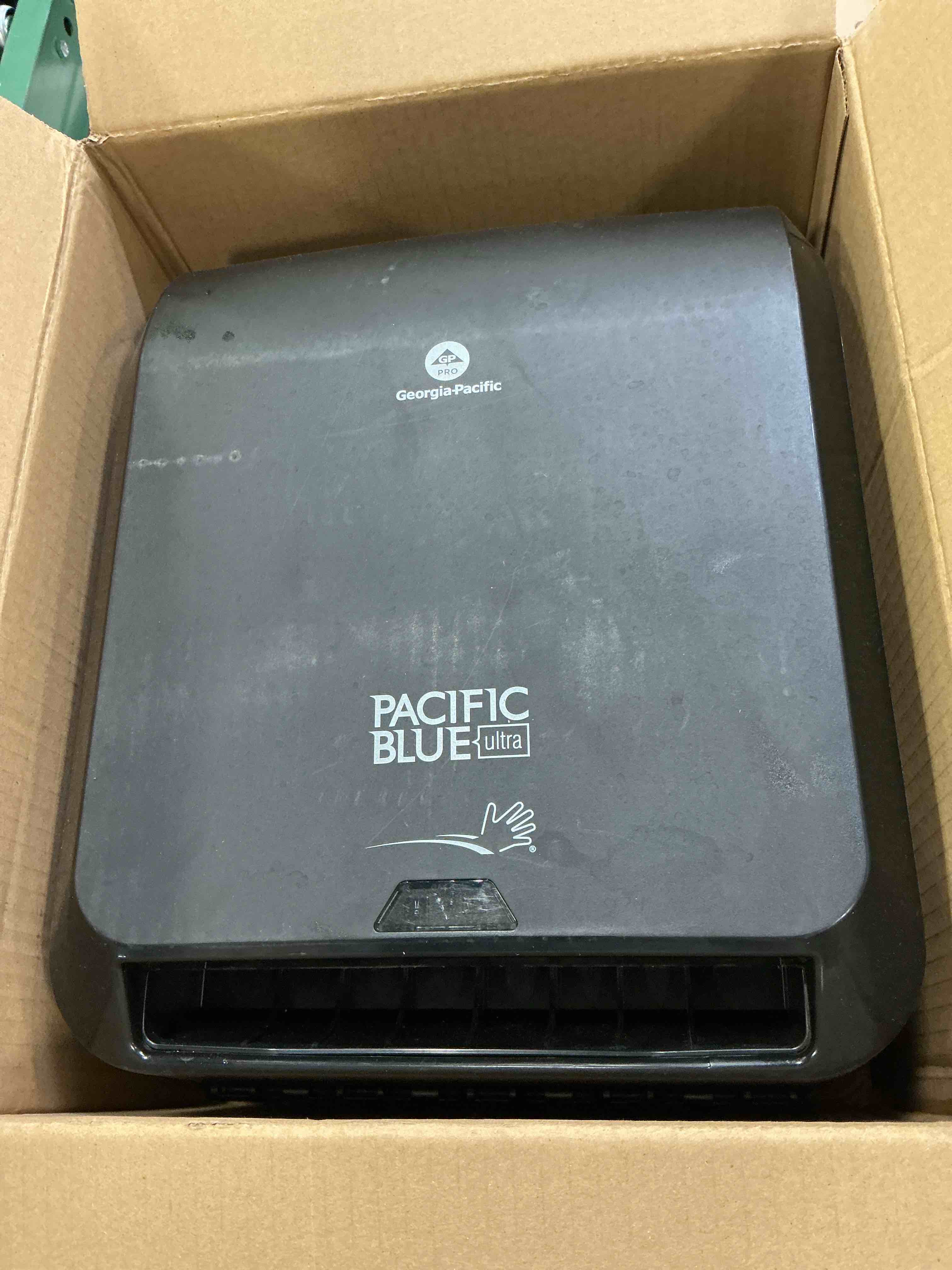 https://s3.amazonaws.com/lotting-images-prod/bidfta/GRA3296425_1759934593397.jpeg