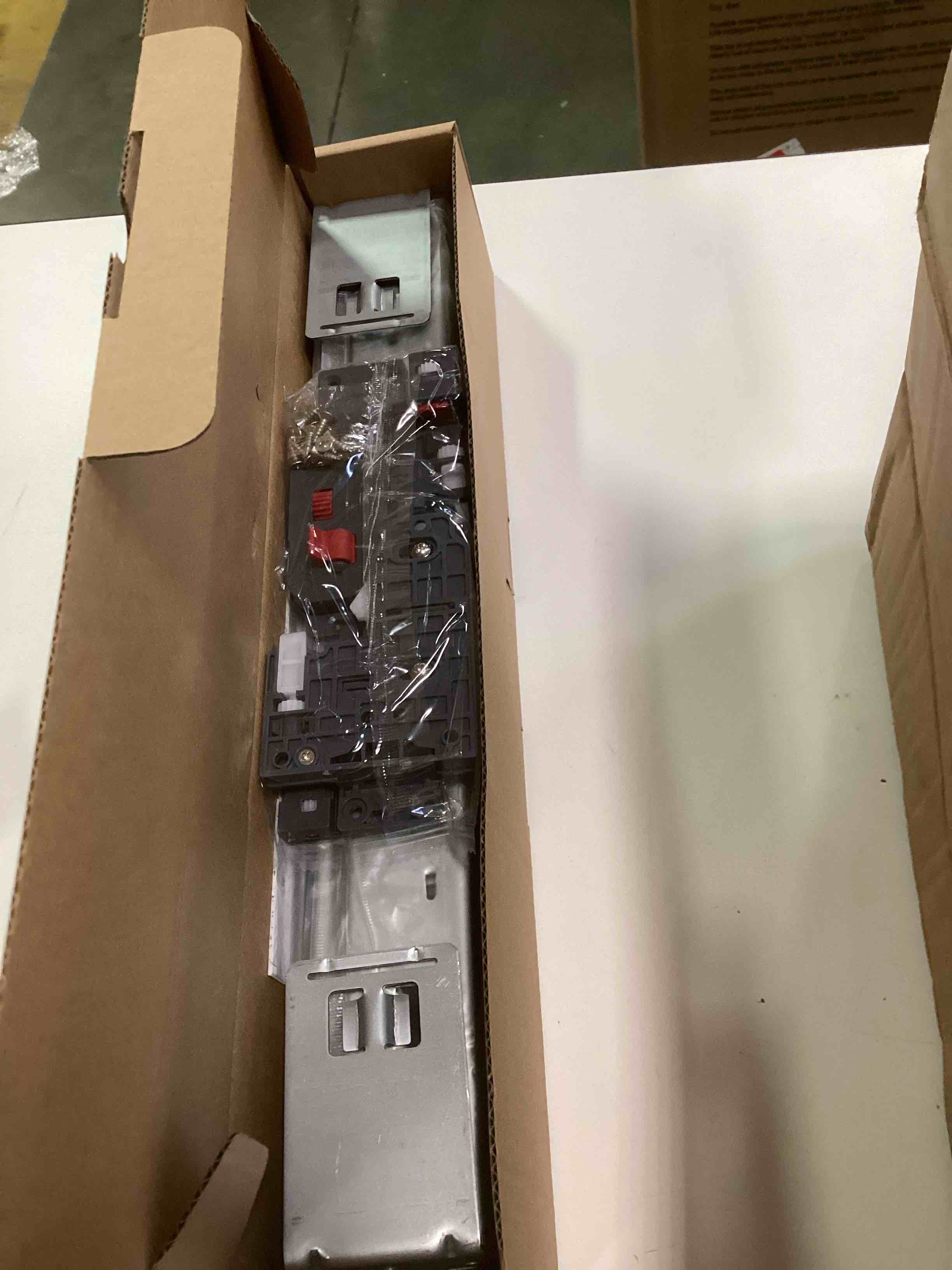 https://s3.amazonaws.com/lotting-images-prod/bidfta/GRA3323040_1760100237045.jpeg