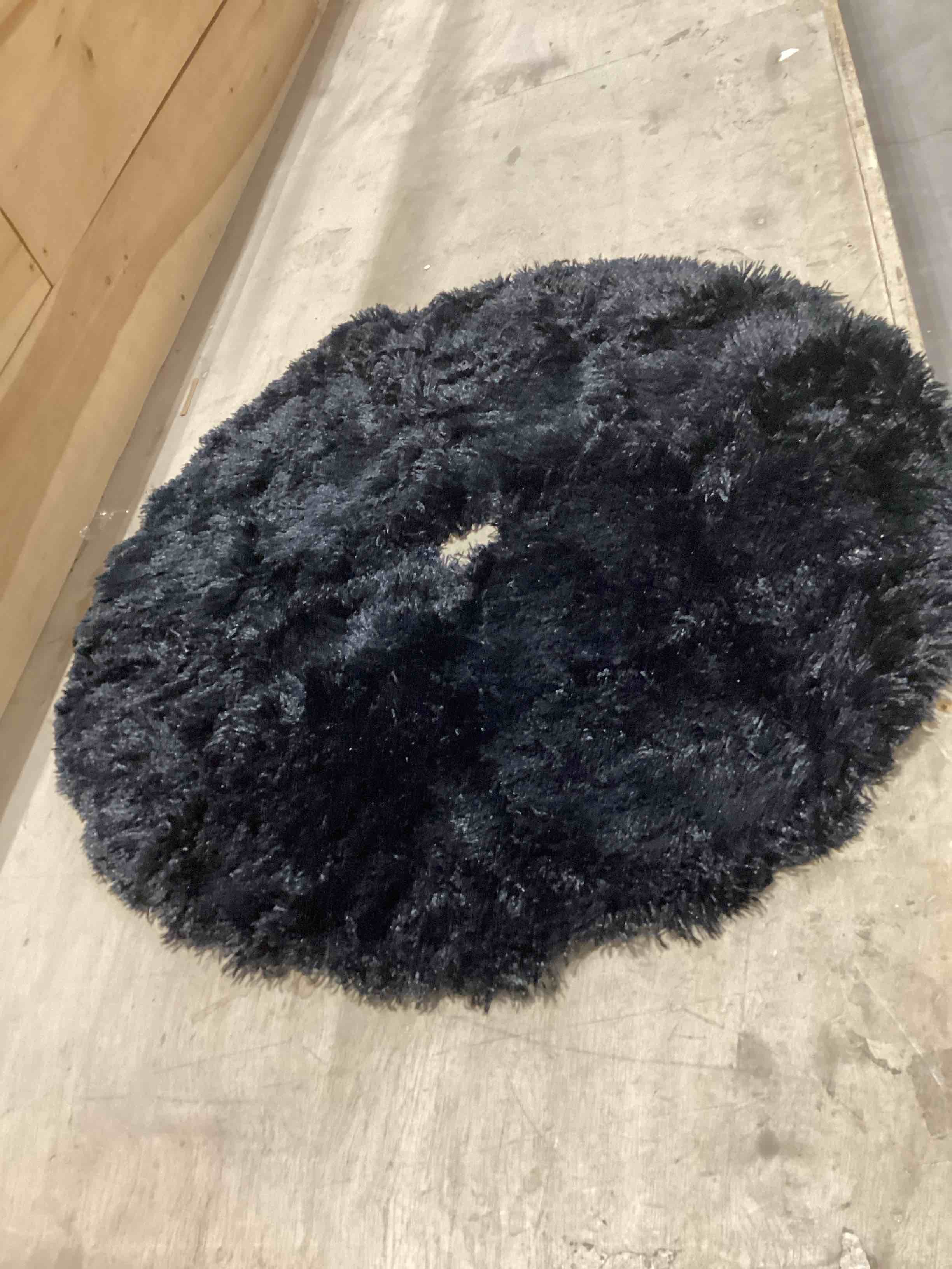 iMucci Christmas Tree Skirt Thick Wool Fur Black Tree Skirt Small Tree Skirts Black Trees Skirt Holiday Party Decoration