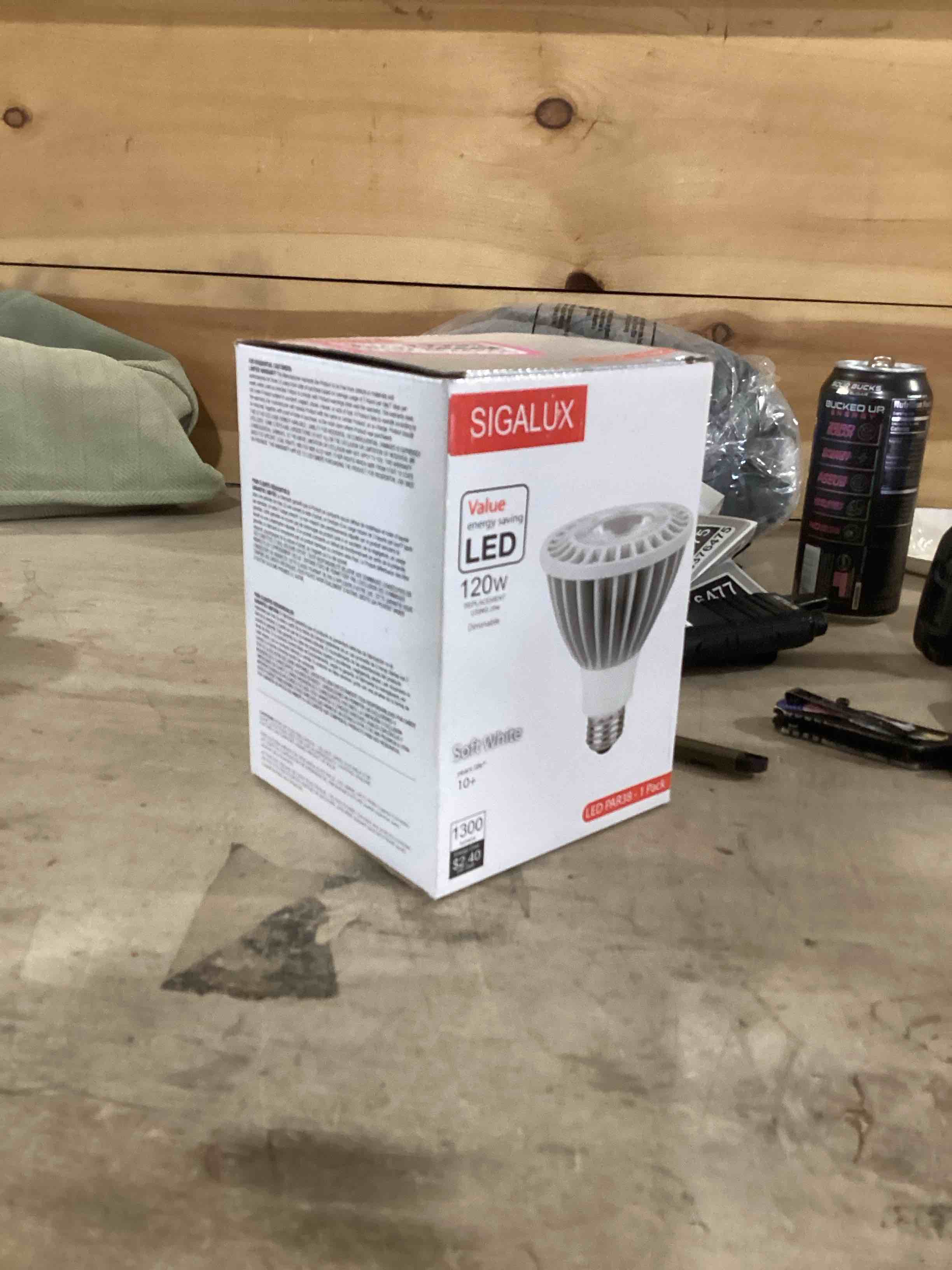 Condition photo showing New/Like New for Sylvania TruWave PAR38 LED Light Bulb, 15.5W = 120W, 5 CCT Select 2700/3000 / 3500/4000 / 5000K, 40-Degree Angle, Dimmable, 1300 LMS, Clear Finish - 1 Pack (41522)
