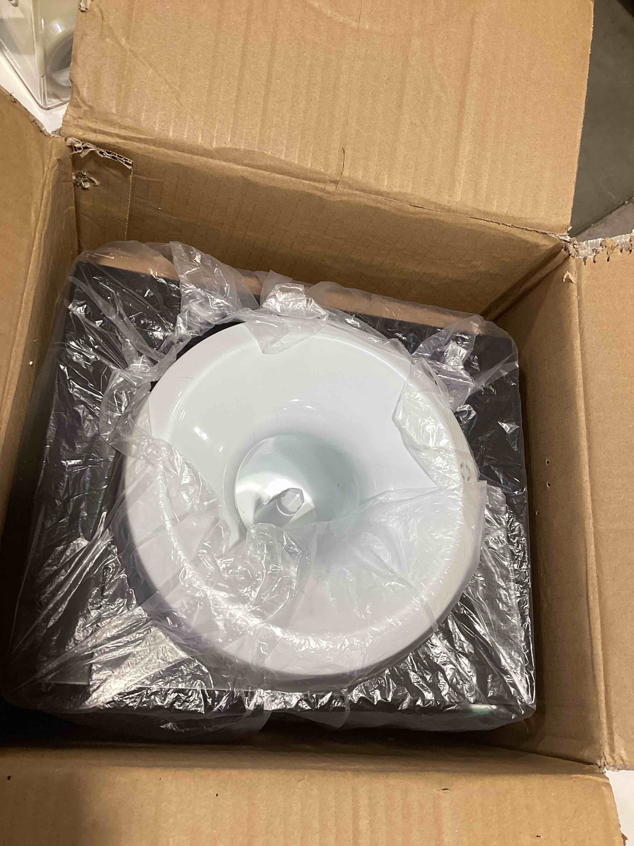 https://s3.amazonaws.com/lotting-images-prod/bidfta/GRA3380556_1760019542942.jpeg