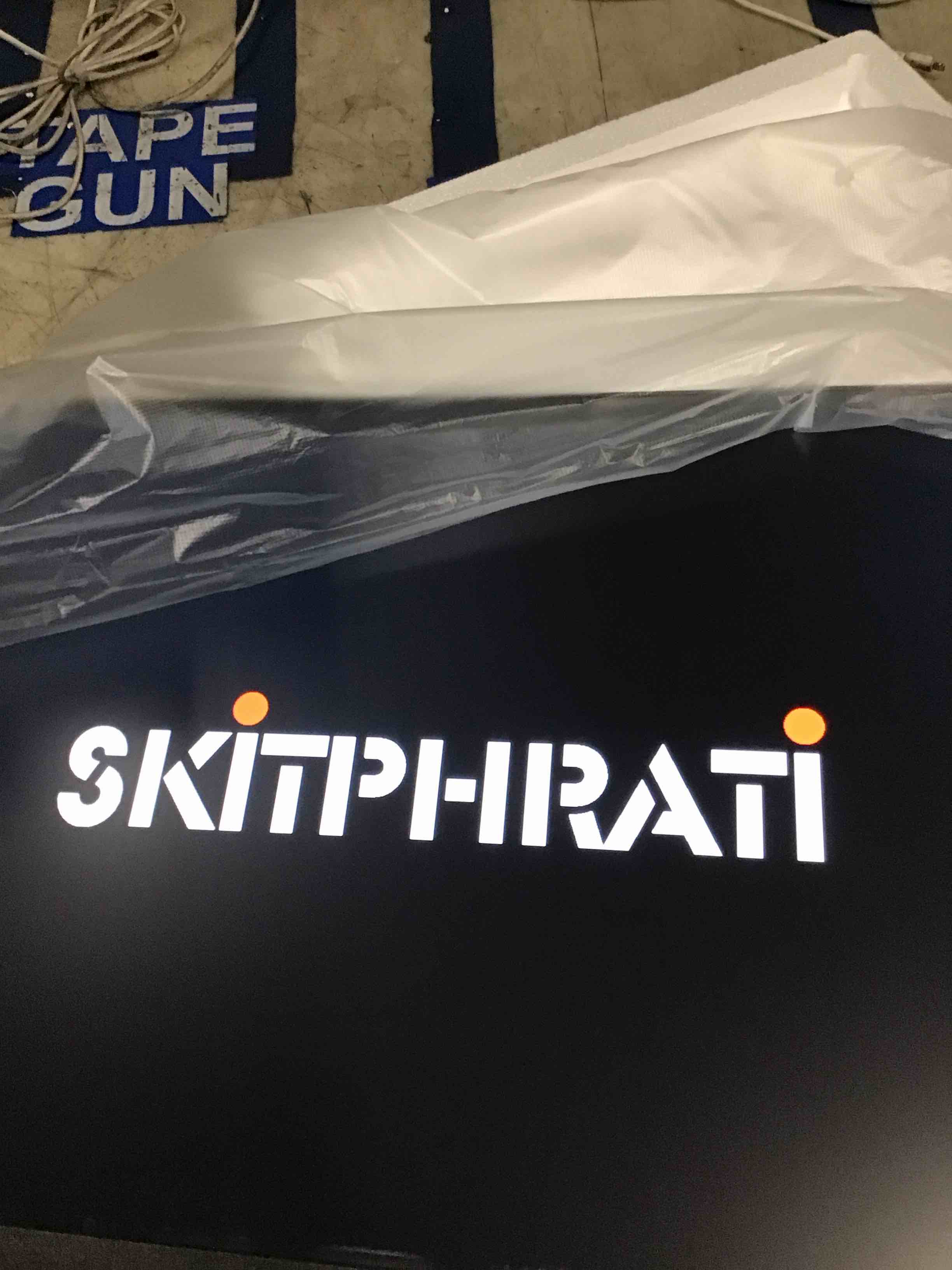 https://s3.amazonaws.com/lotting-images-prod/bidfta/GRA3407683_1759335452965.jpeg