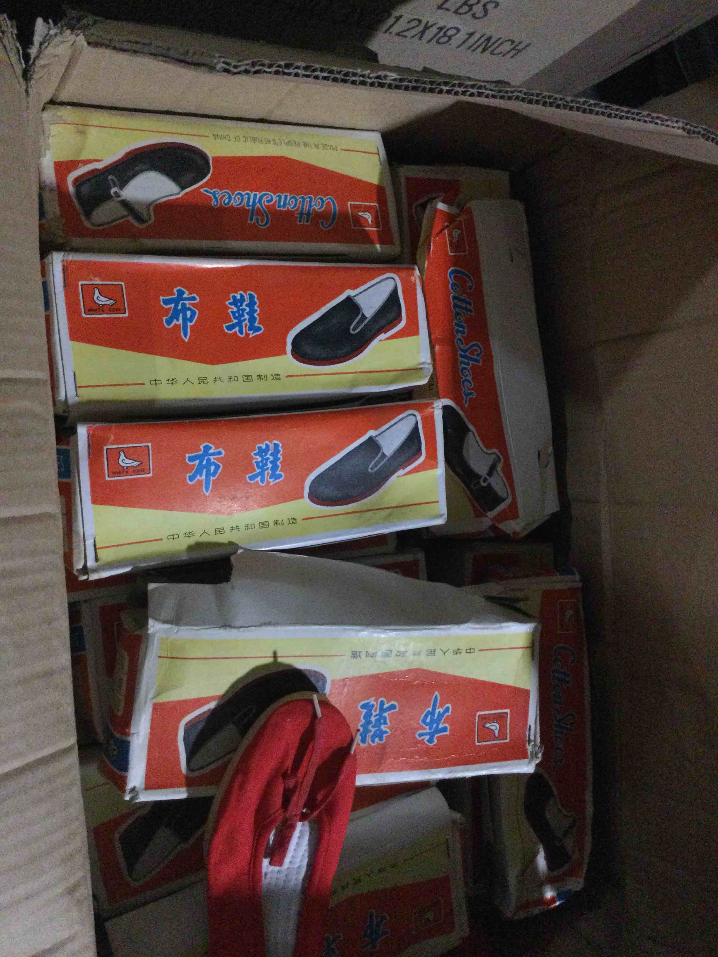 box of cotton shoes (sizes and color may vary)