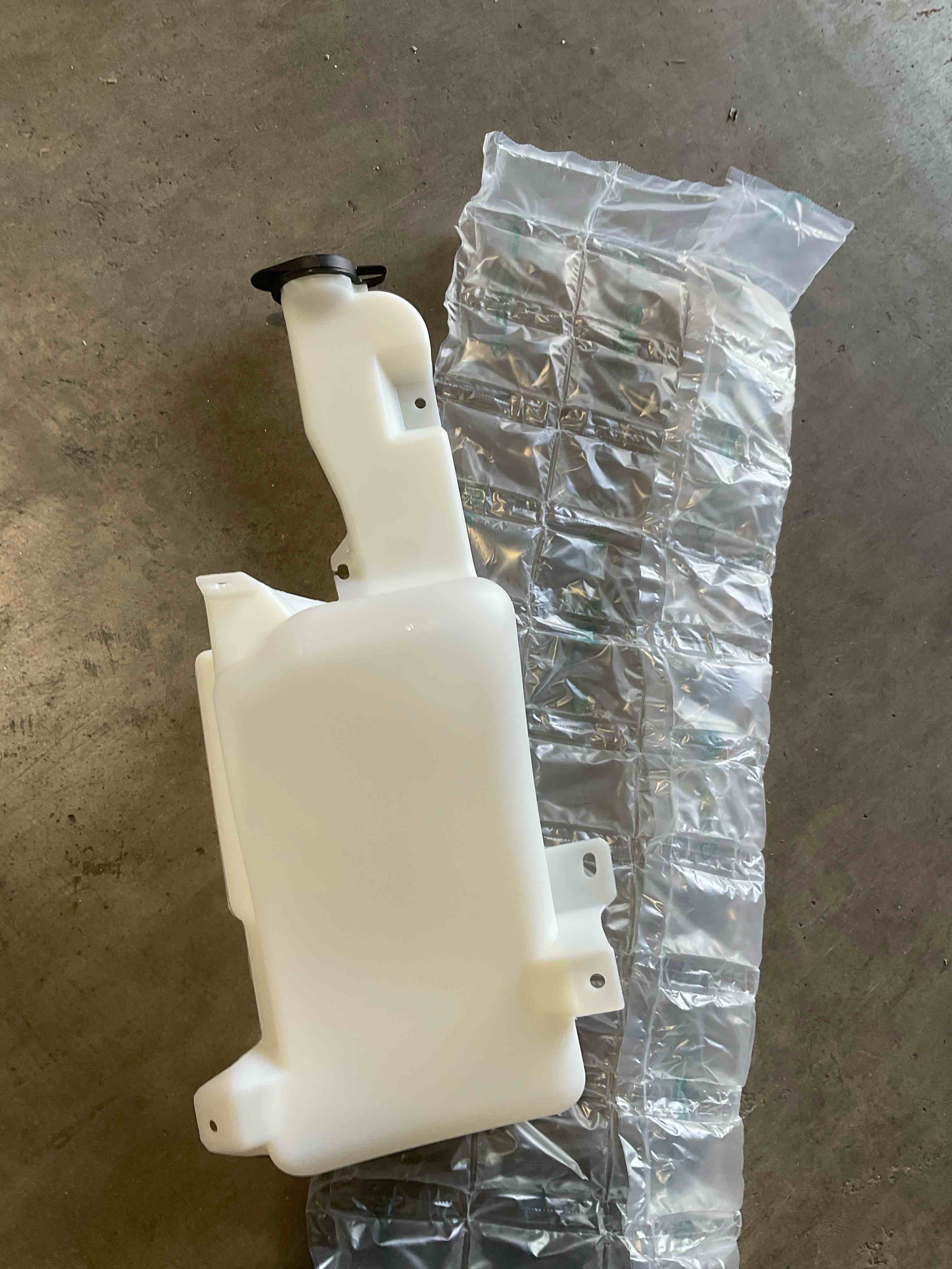 Condition photo showing New/Like New for for gmc yukon xl 1500 / xl 2500 windshield washer reservoir 2001 02 03 04 05 2006 | single pump hole | gm1288121 | 12487670