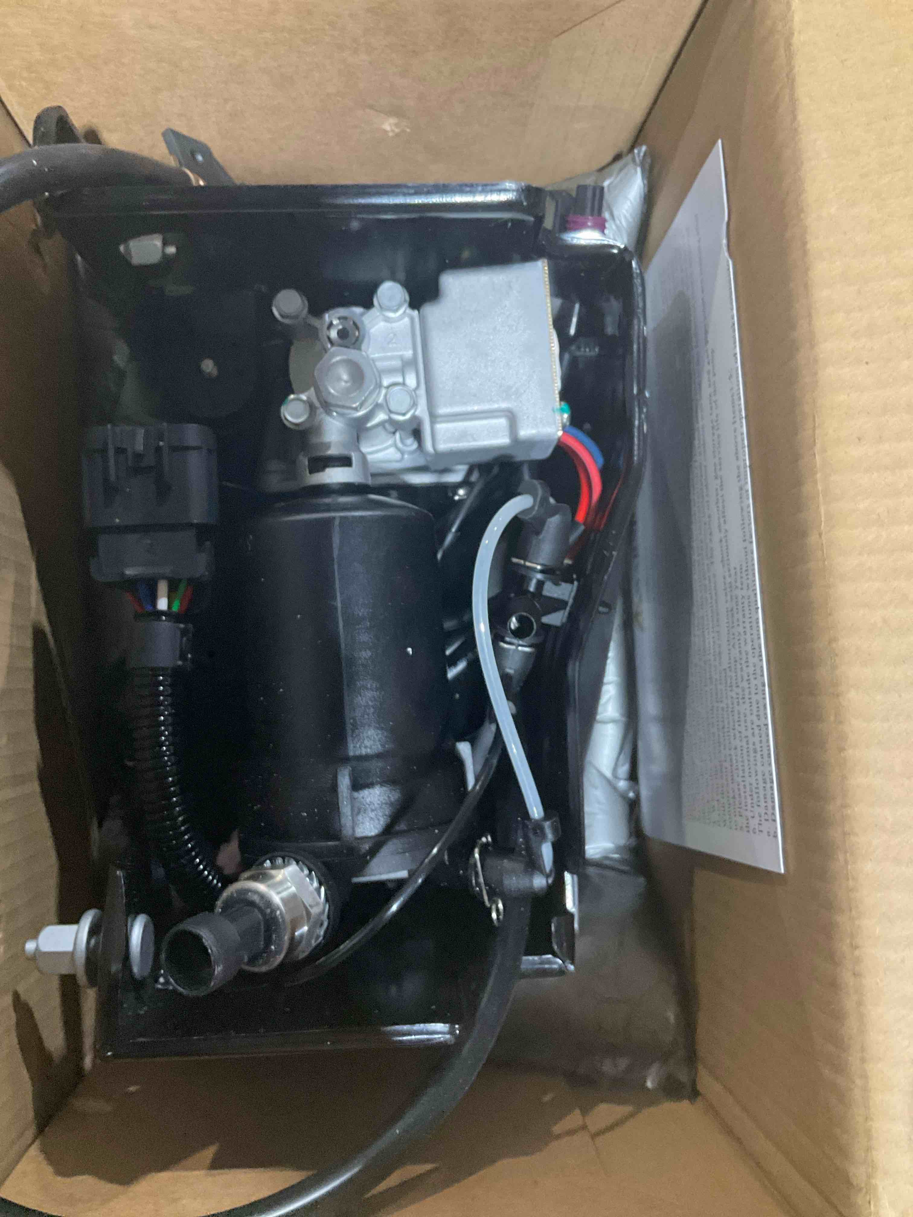 Condition photo showing Good Condition for air suspension compressor compatible with 2015-2020 cadillac escalade esv chevy suburban tahoe gmc yukon xl oem number replace 23316154, 23282712, 22797525, 23232591