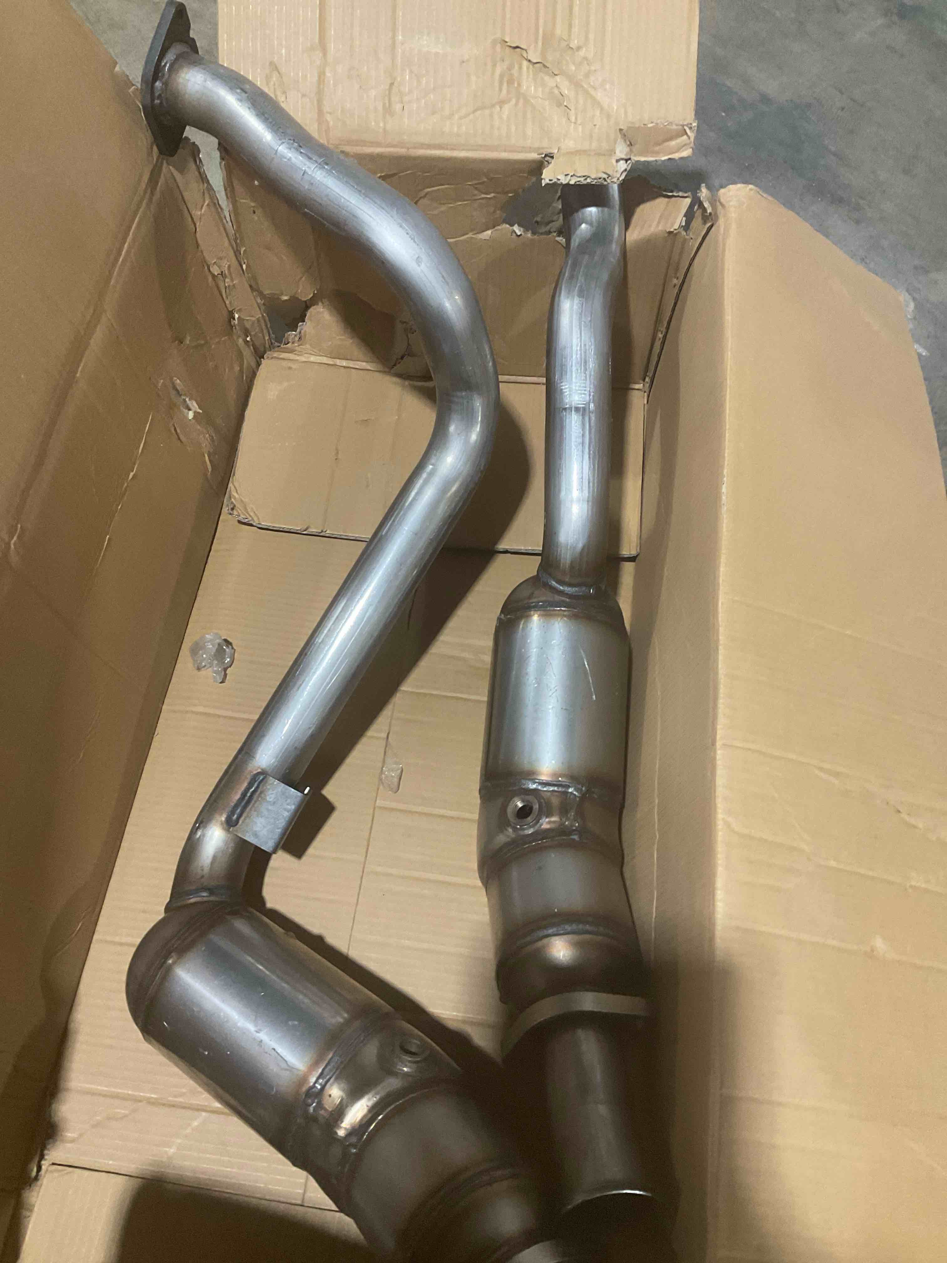 Condition photo showing Good Condition for scitoo lr039898 lr039899 left and right 2pcs catalytic converter fit for land rover for lr4 2010-2013,for land rover for range rover sport 2010-2013,5.0l,epa compliant