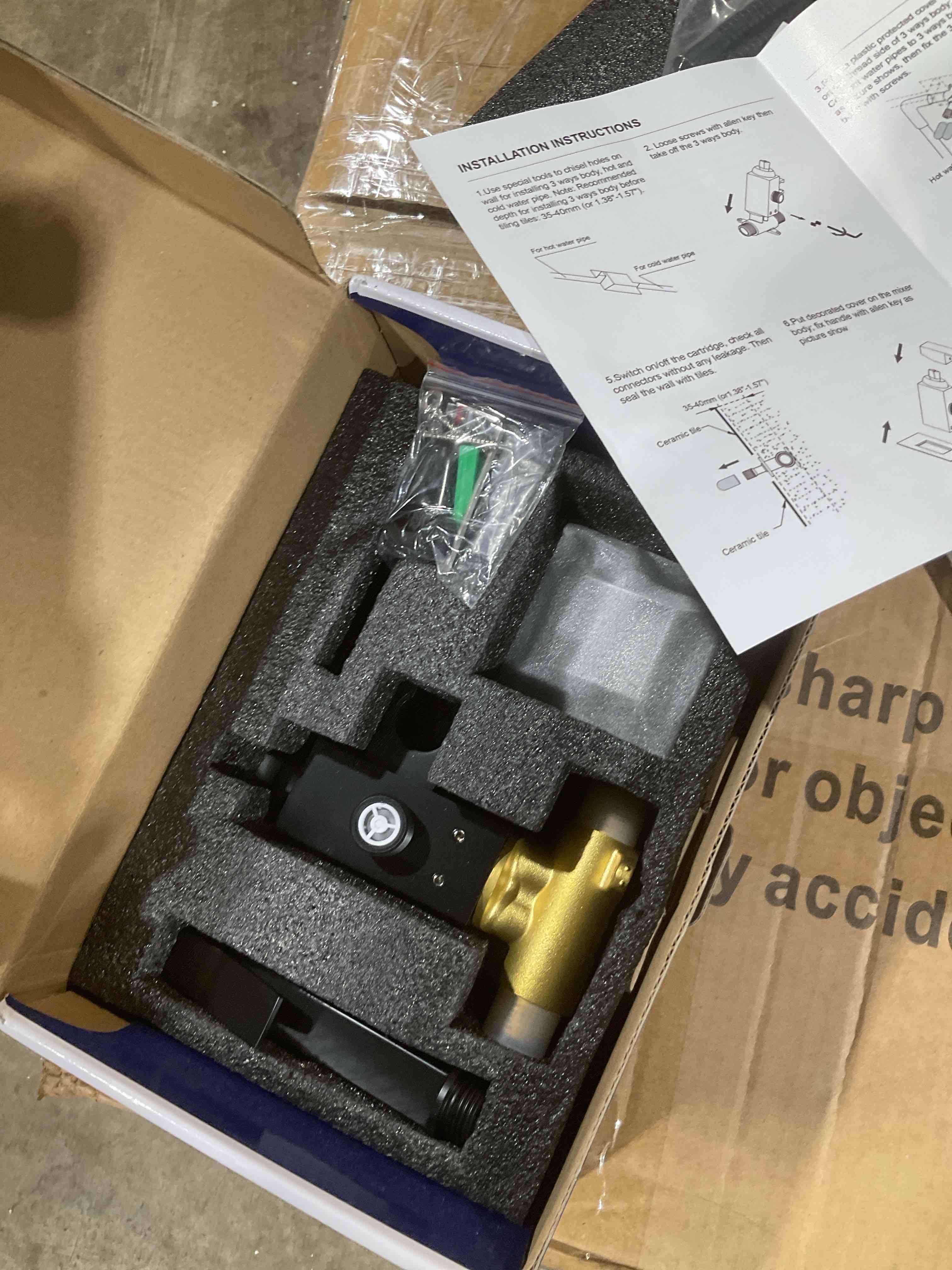 Condition photo showing New/Like New for wall mounted hot and cold single hole bidet sprayer faucet set mb-jk0190
