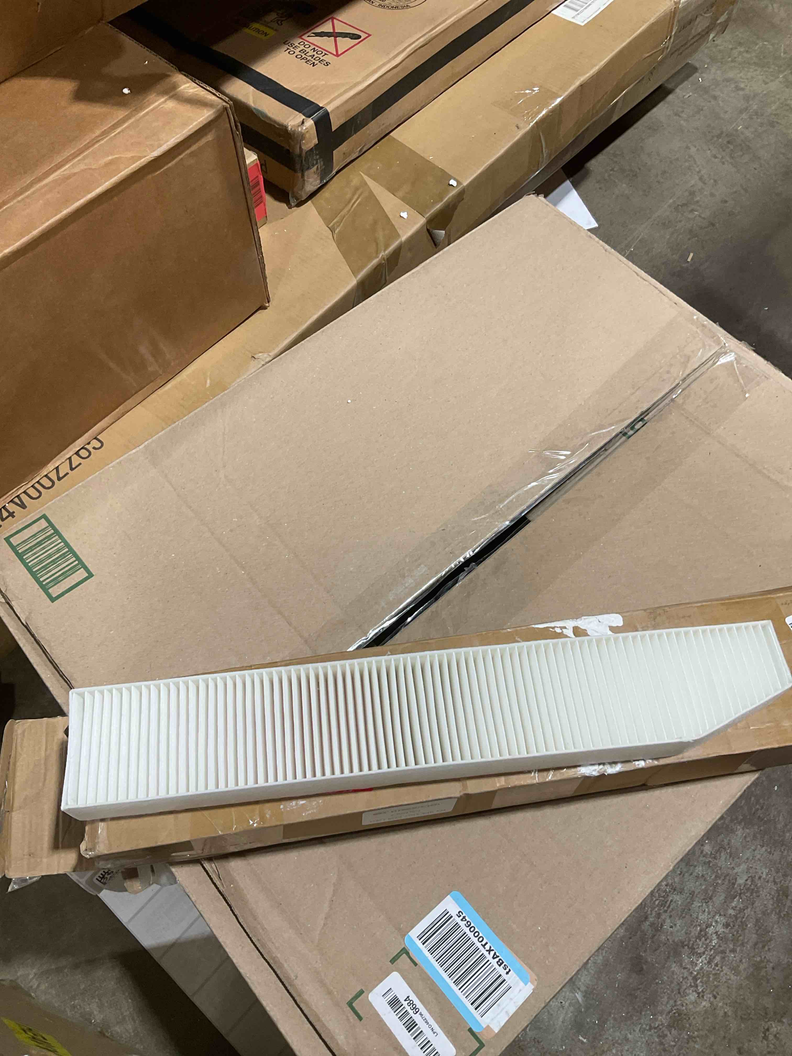 Condition photo showing Good Condition for cabin housing and filter kit 82208300 82208300k compatible with grand cherokee 1999-2010