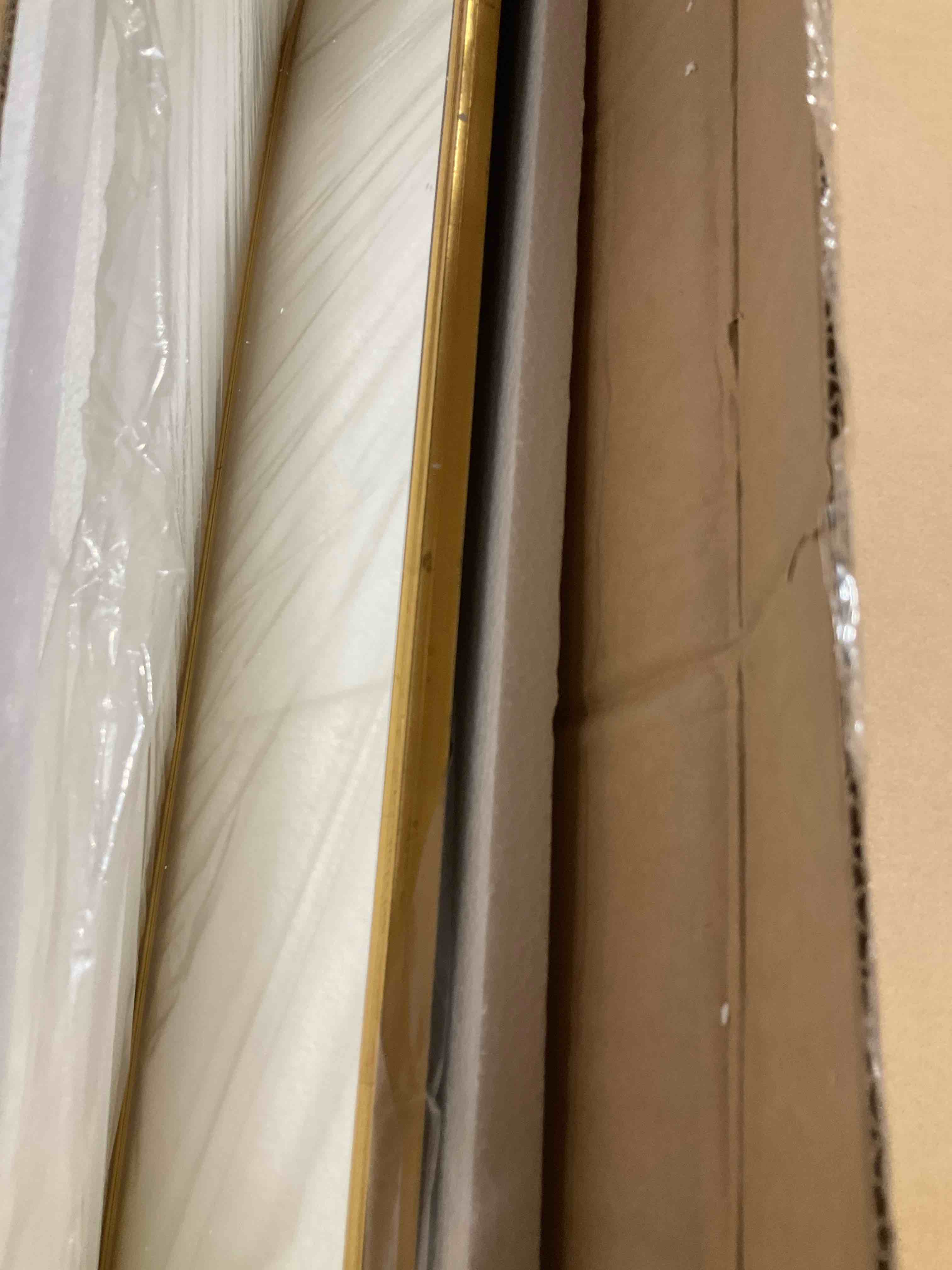Condition photo showing New/Like New for jodyne accent mirror