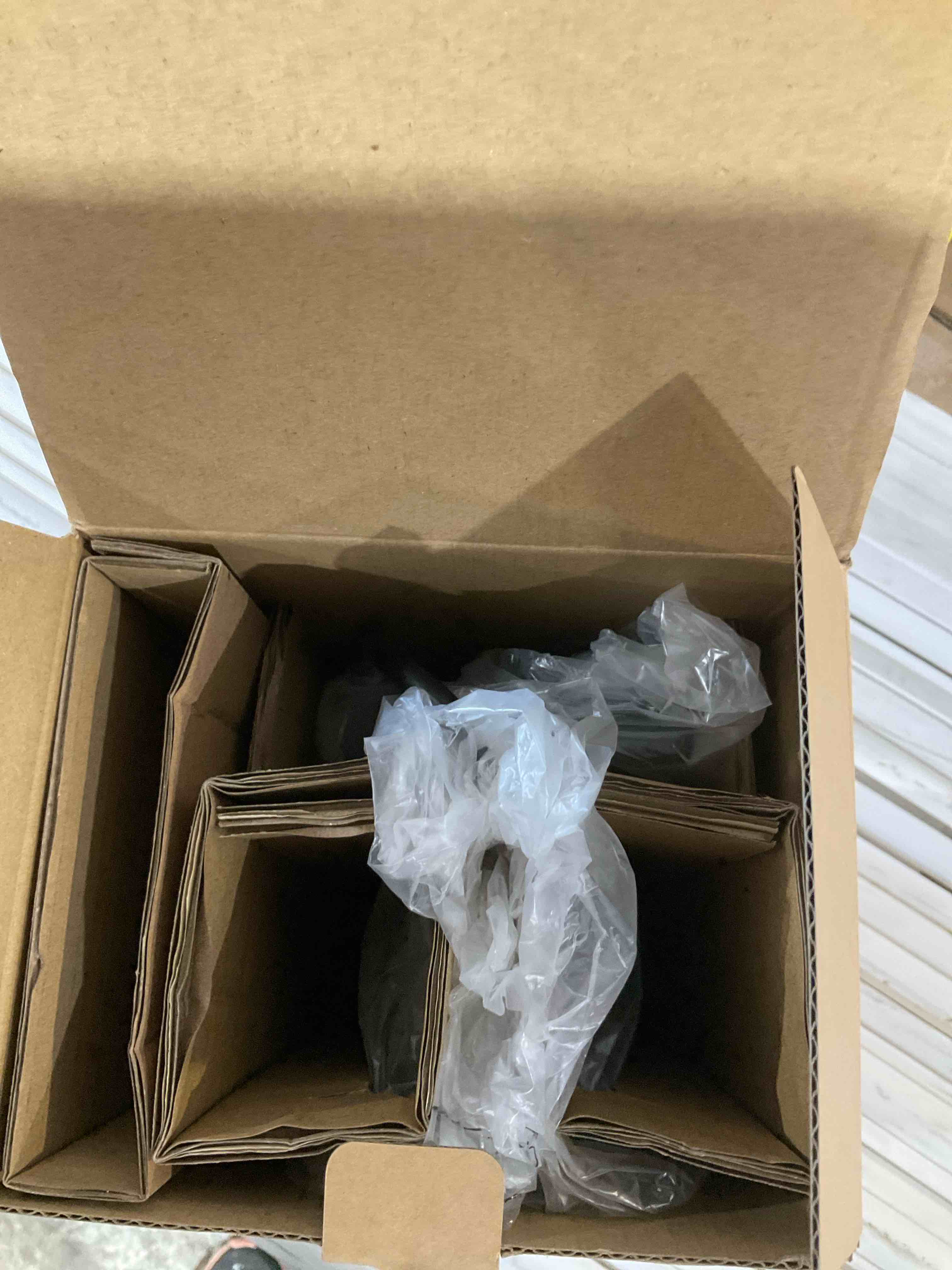 https://s3.amazonaws.com/lotting-images-prod/bidfta/GRA3458951_1776369440801.jpeg
