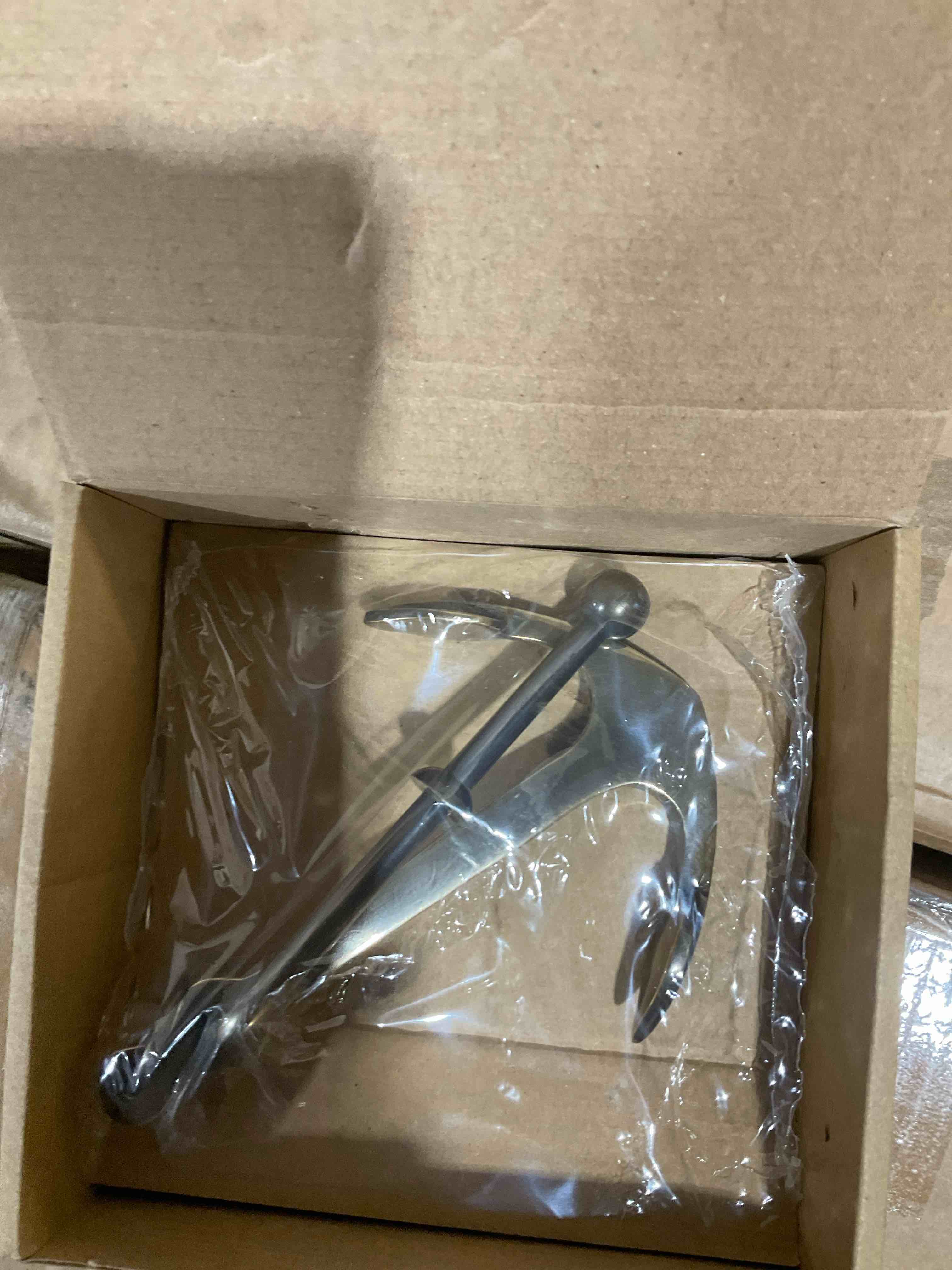 Condition photo showing New/Like New for authentic models cape horn anchor