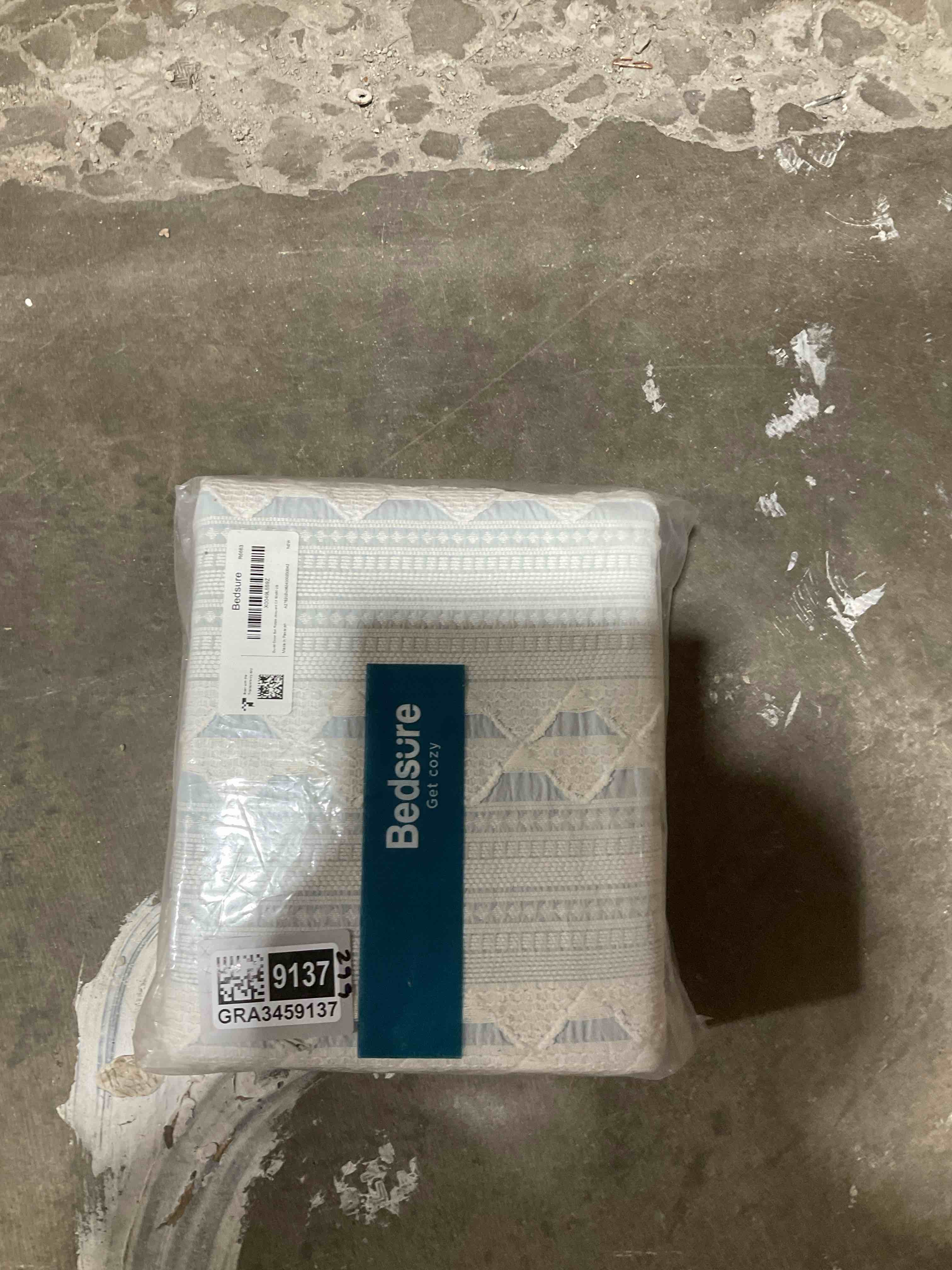 Condition photo showing New/Like New for bedsure cotton duvet cover queen size - boho textured duvet cover set, soft and breathable ripple jacquard bedding set for all seasons (light blue, queen, 90"x90") queen (90" x 90") 18 - light blue (no comforter)