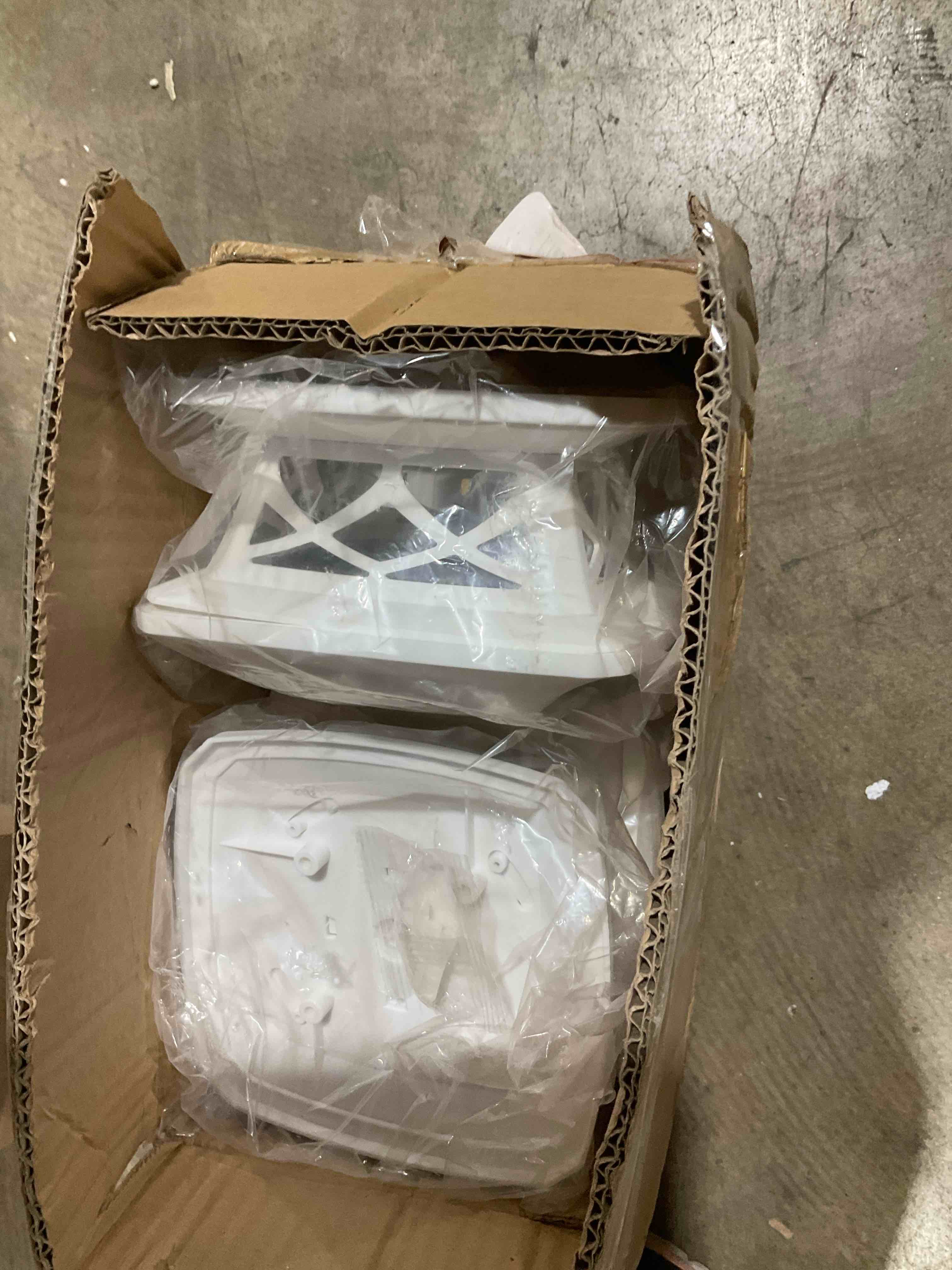 Condition photo showing New/Like New for low voltage solar powered integrated led fence post cap light 5 in.