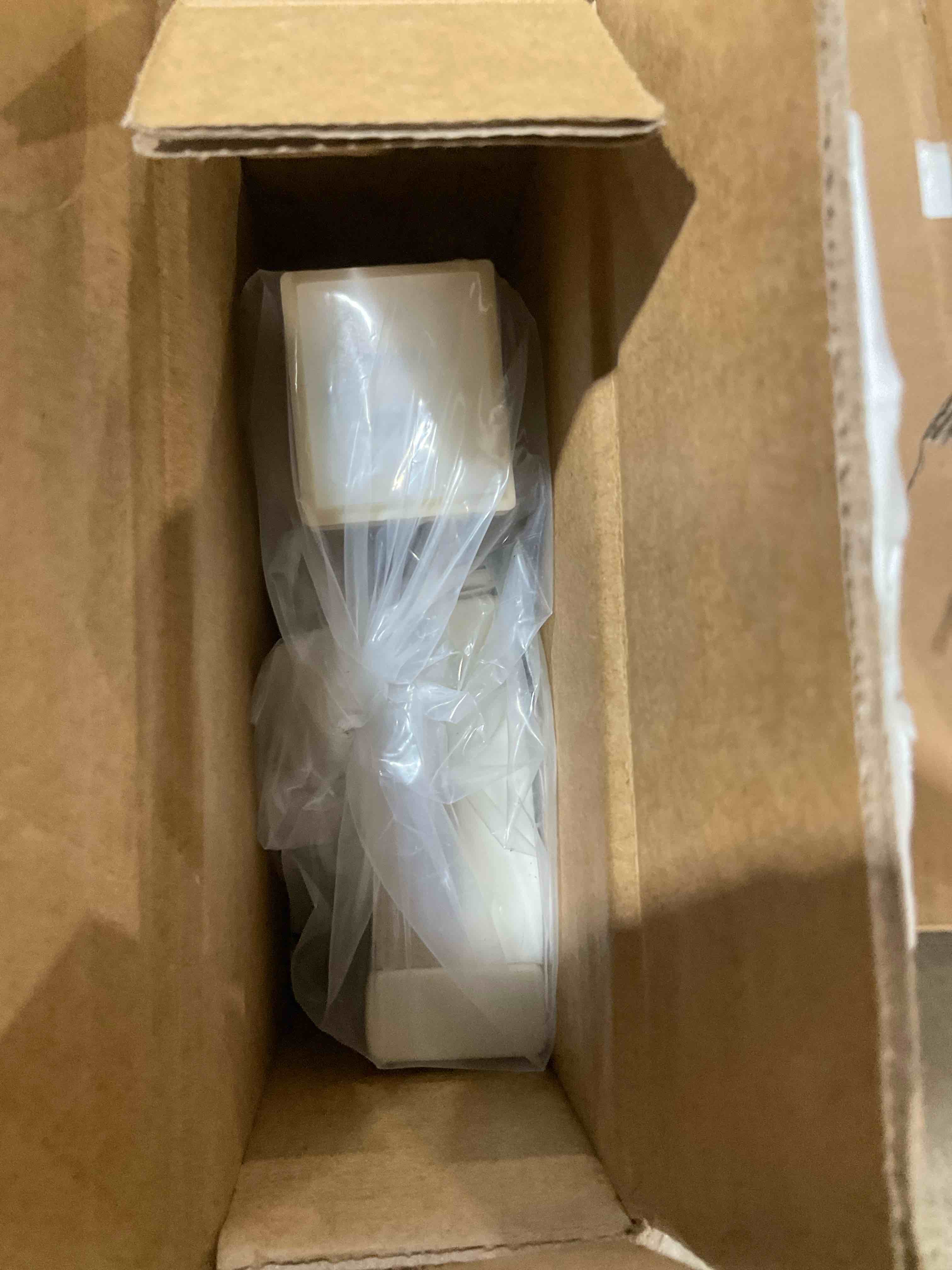 https://s3.amazonaws.com/lotting-images-prod/bidfta/GRA3459331_1777411158406.jpeg