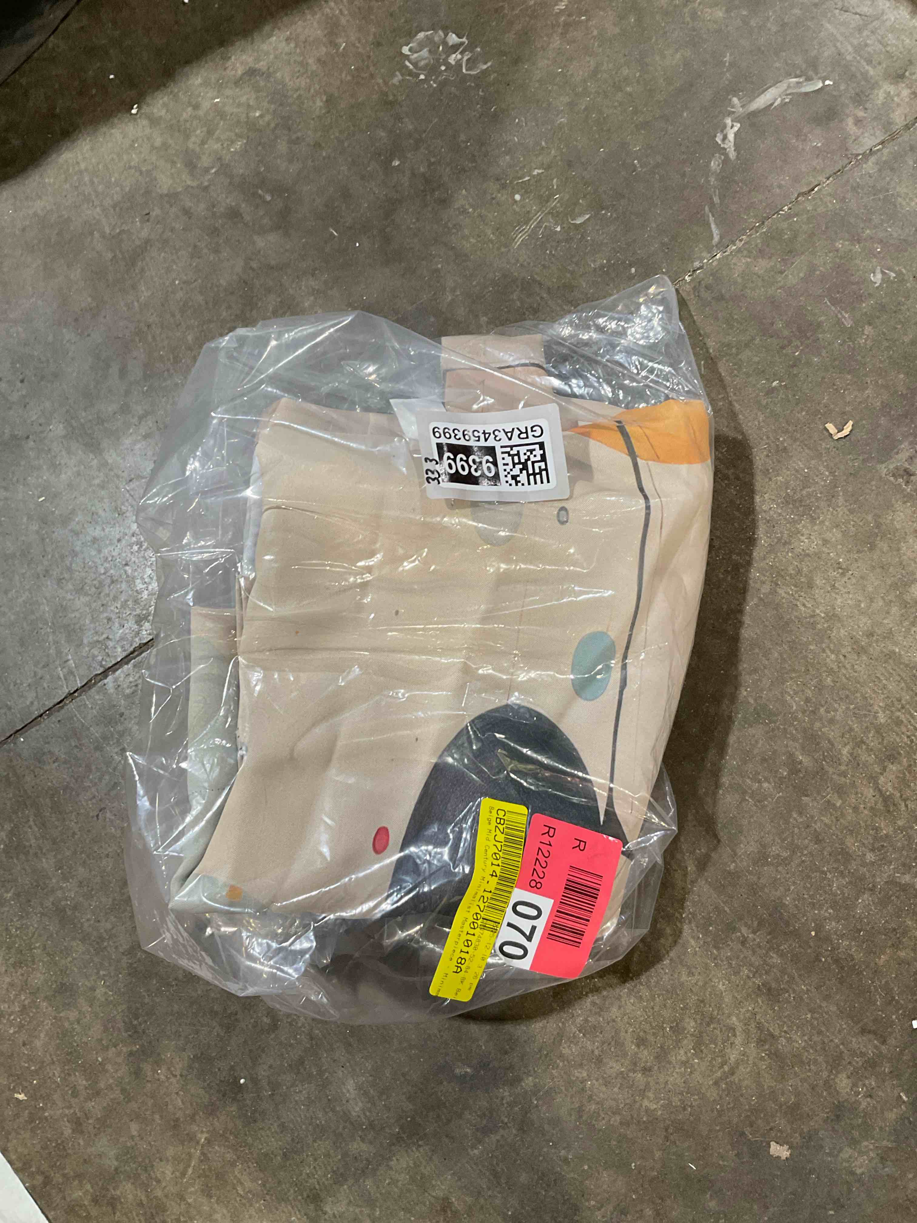 Condition photo showing New/Like New for beige mid century minimalist masterpiece - minima cortina 