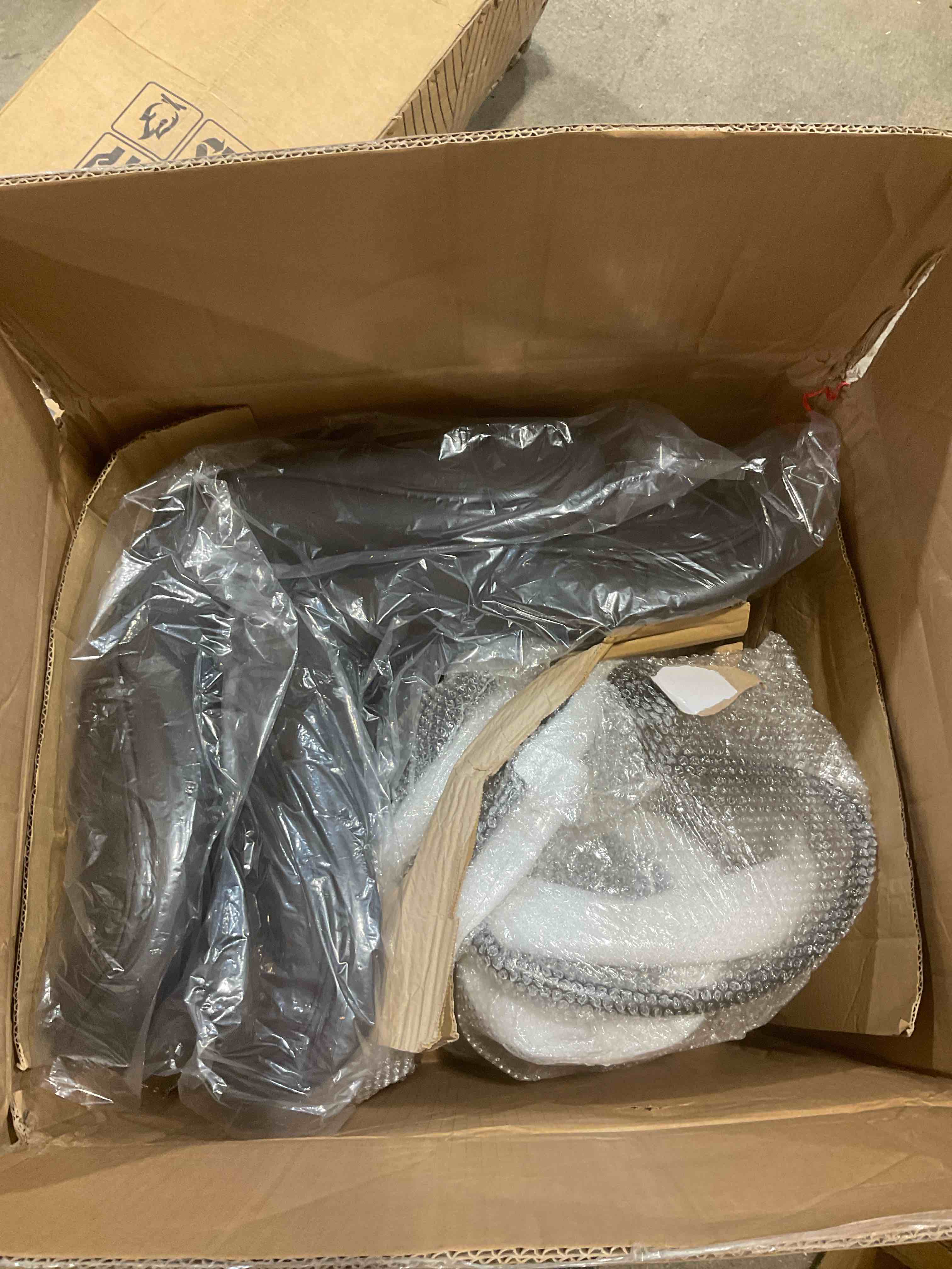 https://s3.amazonaws.com/lotting-images-prod/bidfta/GRA3459543_1778181830671.jpeg
