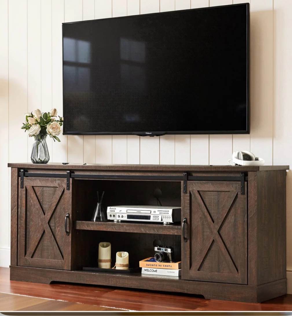 Chiara Farmhouse TV Stand 