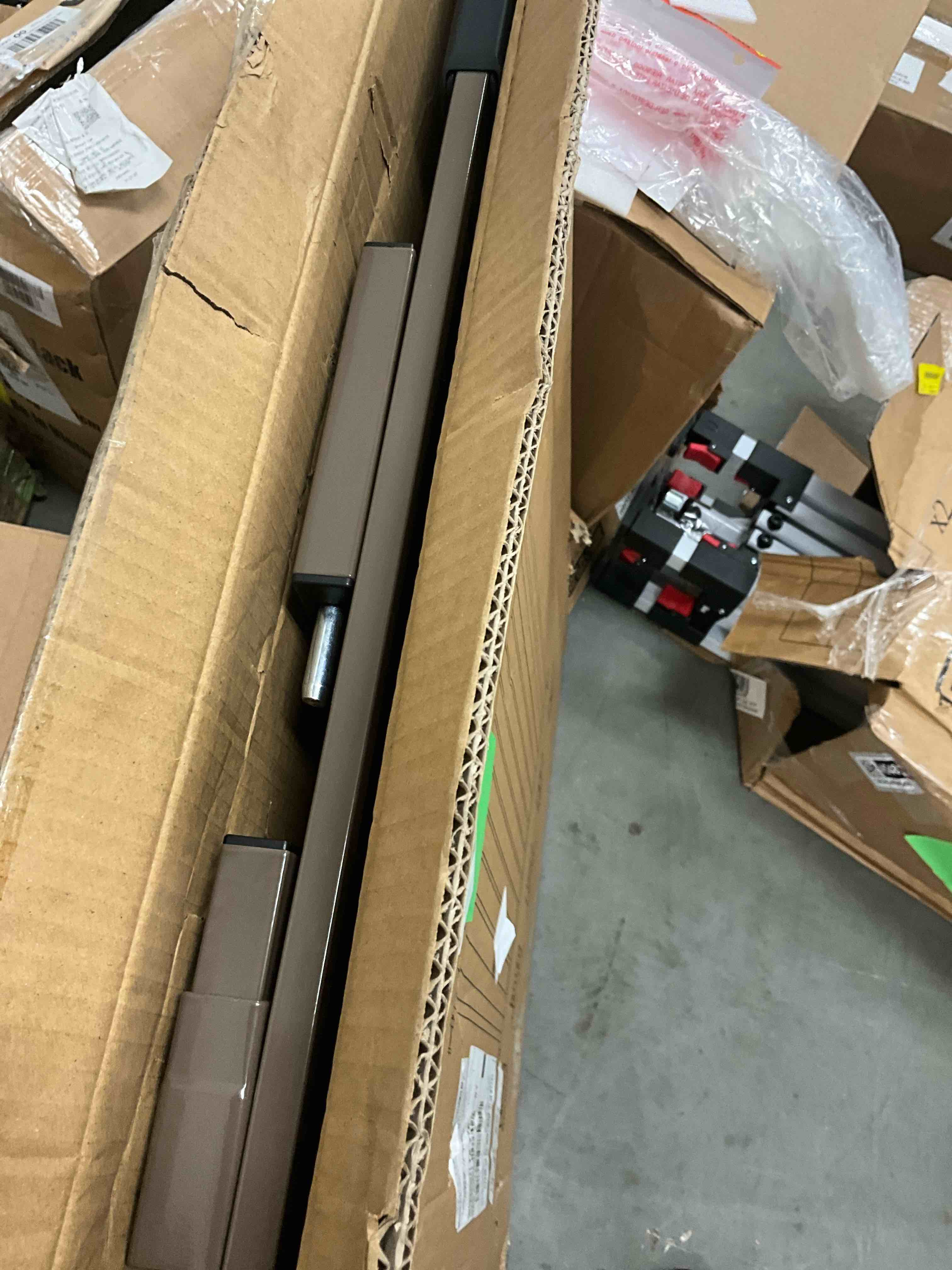 https://s3.amazonaws.com/lotting-images-prod/bidfta/GRA3464547_1752160847710.jpeg