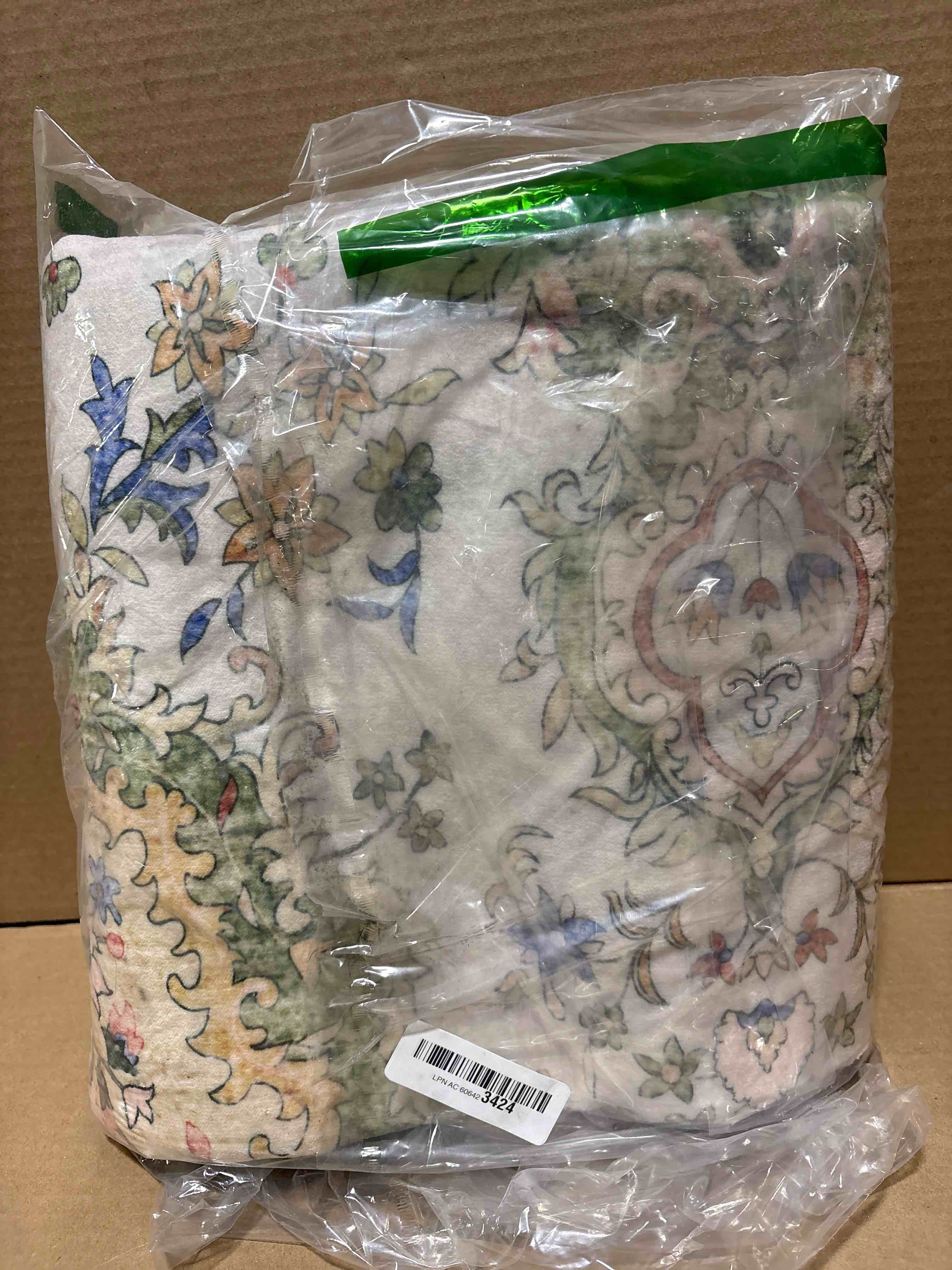 Condition photo showing New/Like New for Castage Green Rug 4'x6.5',Washable Area Rugs for Bedroom Living Room Kitchen Entryway Bedside,Small Boho Vintage Bohemian Distressed Oriental Non Slip Carpet,Sage Floral 4'x6.5' Green