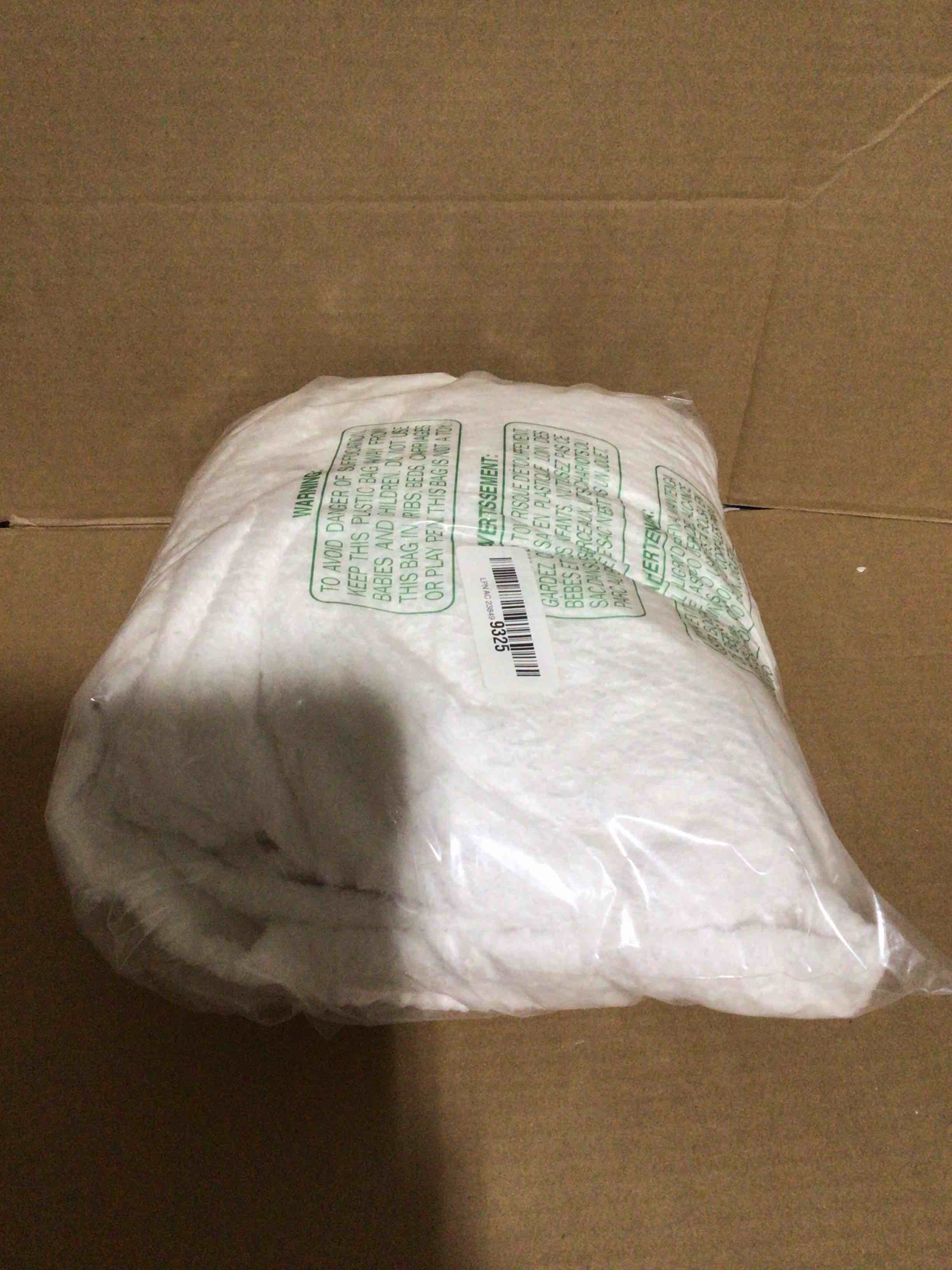 Condition photo showing Good Condition for NEWCOSPLAY Super Soft Throw Blanket White Premium Silky Flannel Fleece Leaves Pattern Lightweight Bed Blanket All Season Use (White, Throw(50"x60")) White Throw(50"x60")