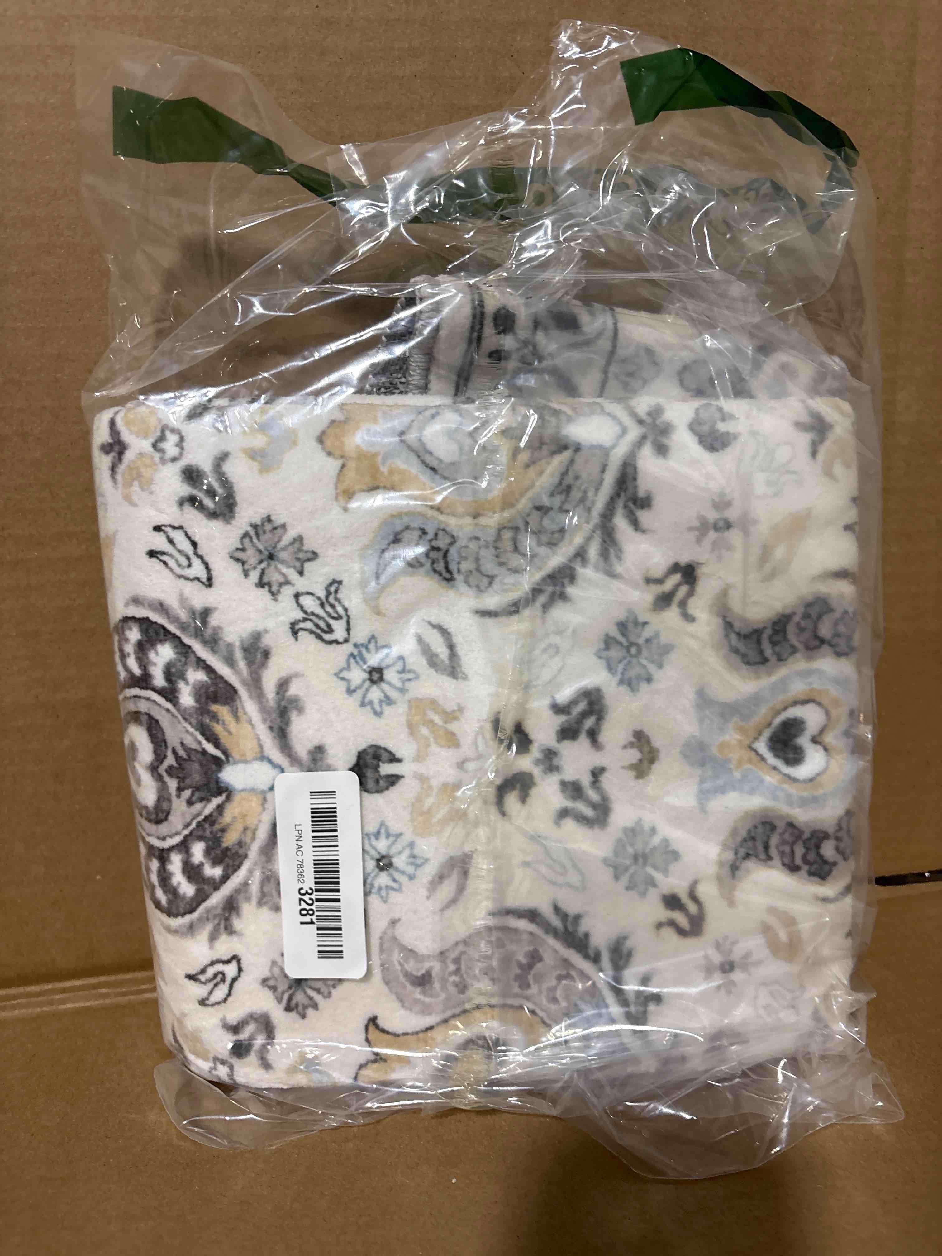 Condition photo showing New/Like New for jinchan Area Rug 2x3 Washable Entryway Rug Doormat Vintage Floral Indoor Entrance Soft Retro Distressed Grey Multi Carpet Floral Print Country Boho Non Slip Bathroom Kitchen Bedroom 2' x 3' (Buttery Soft) Retro Grey Medallion