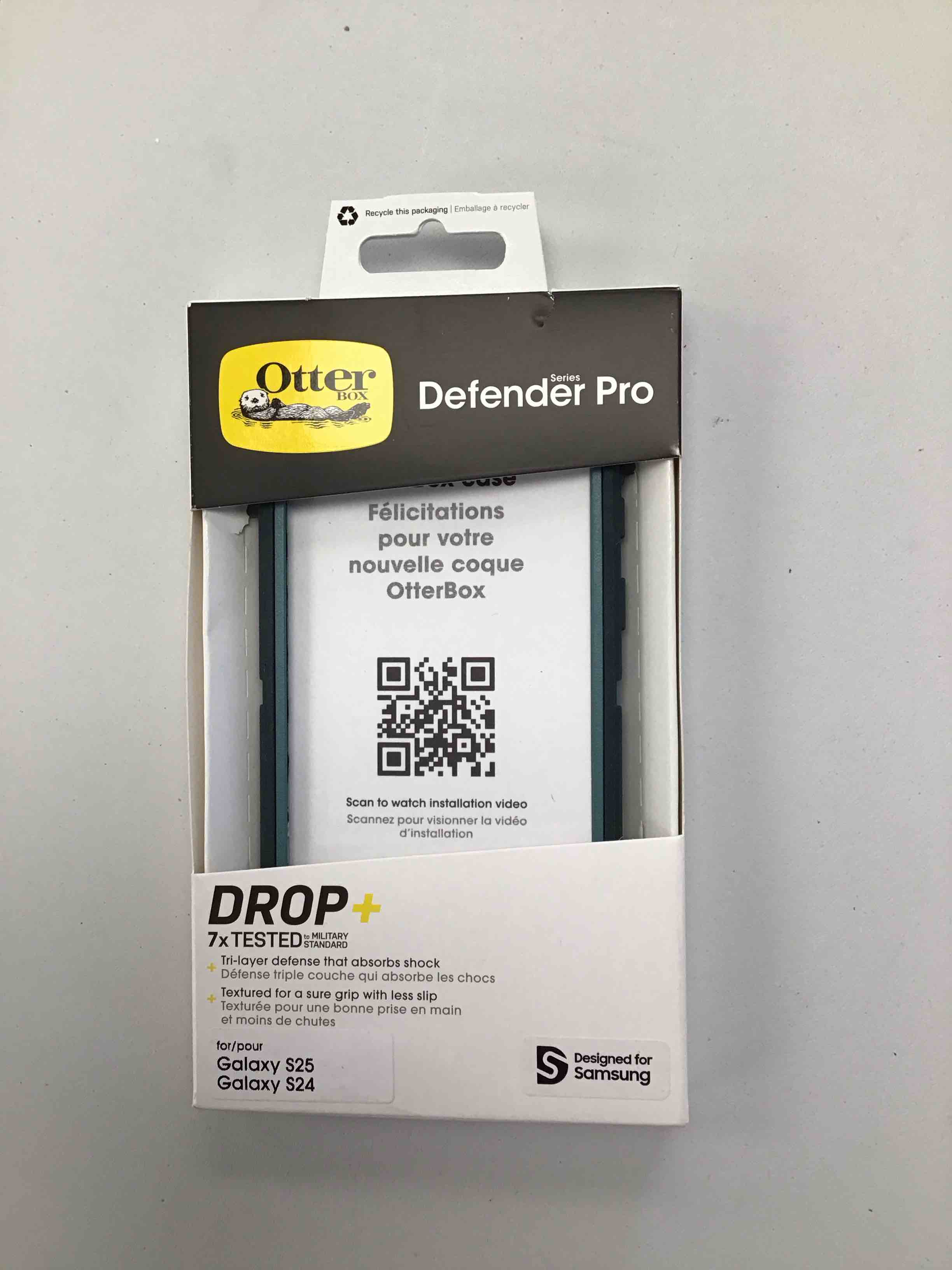 Condition photo showing Good Condition for OtterBox Samsung Galaxy S25/S24 Defender Series Pro Case - Sagebrush Green: Plastic, Bump-Resistant