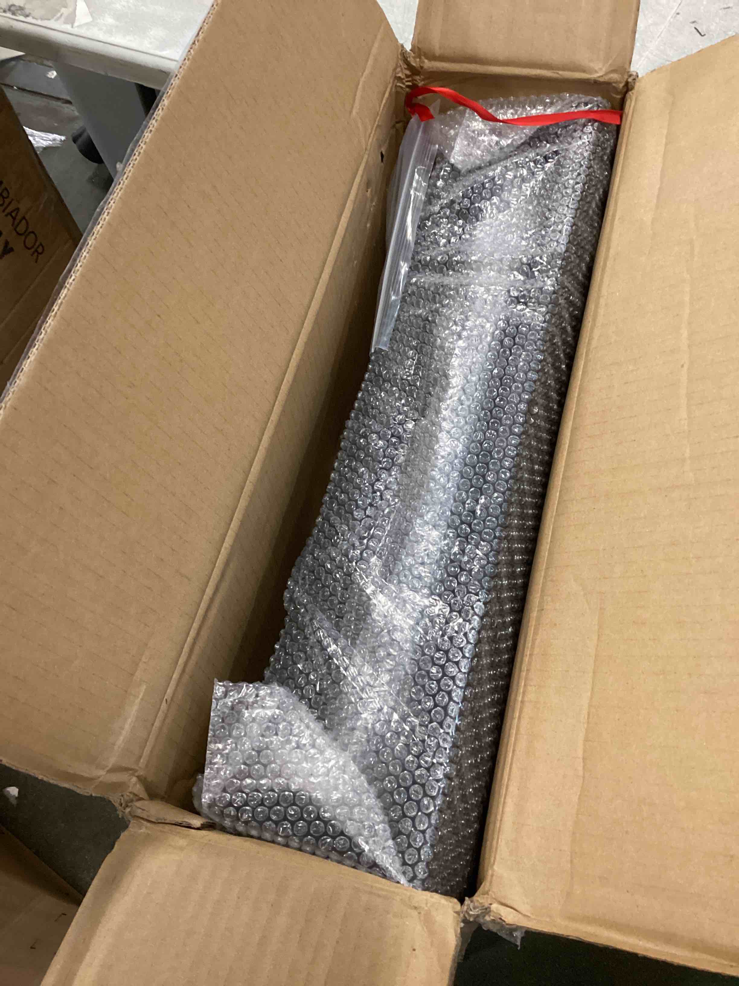 https://s3.amazonaws.com/lotting-images-prod/bidfta/GRA3520996_1749473710408.jpeg