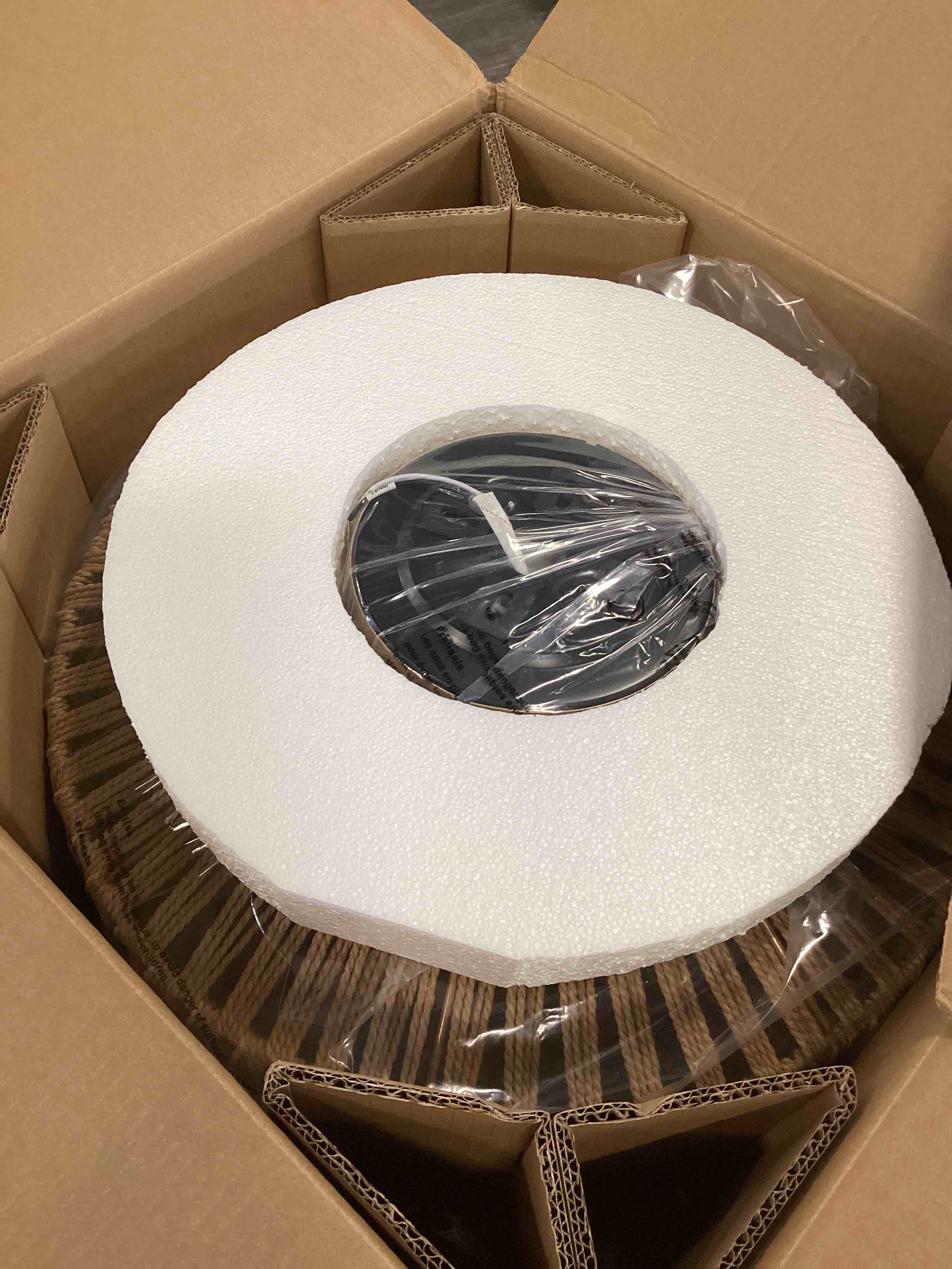 https://s3.amazonaws.com/lotting-images-prod/bidfta/GRA3521682_1749671328302.jpeg