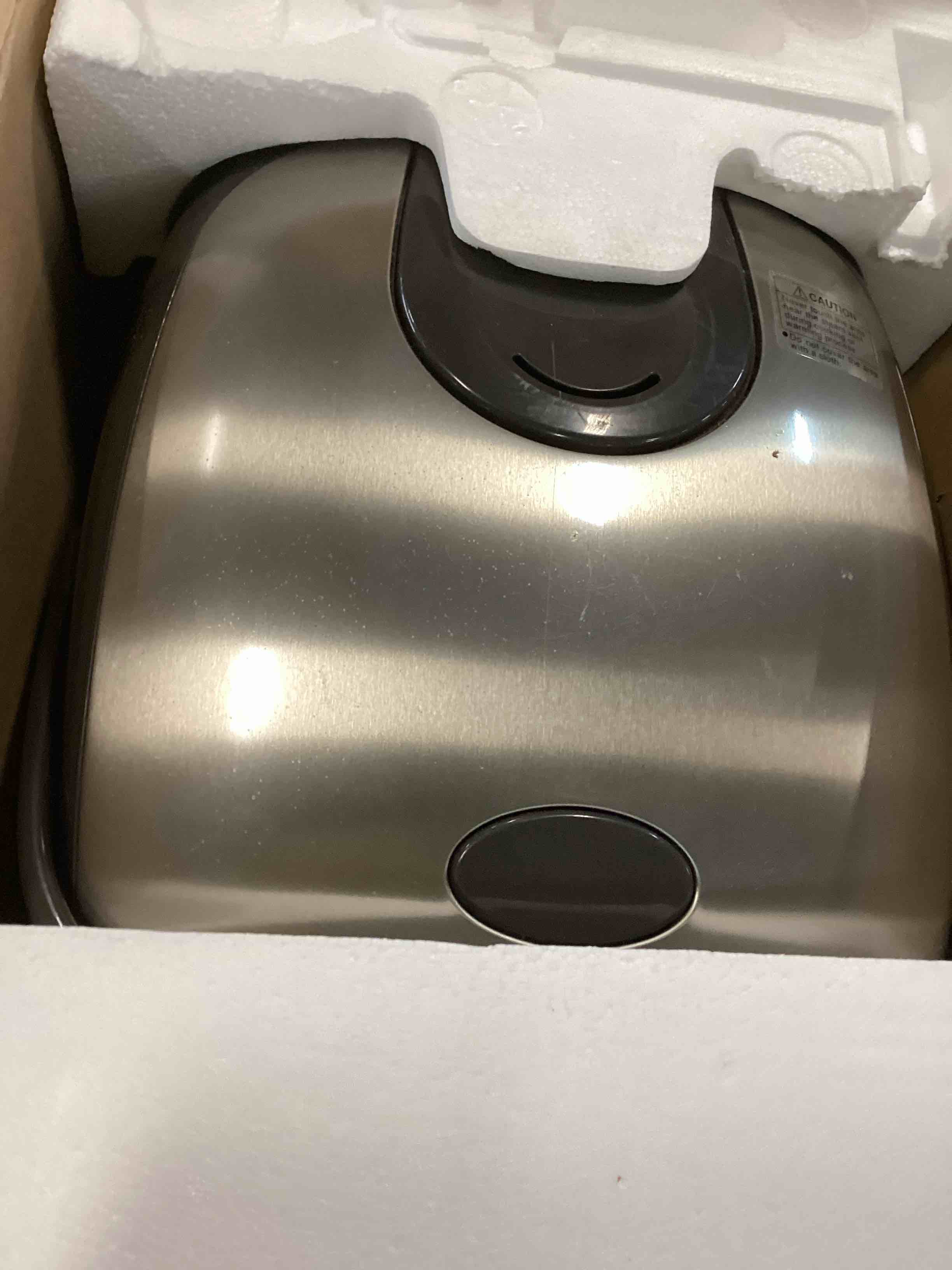 https://s3.amazonaws.com/lotting-images-prod/bidfta/GRA3526716_1746471298101.jpeg