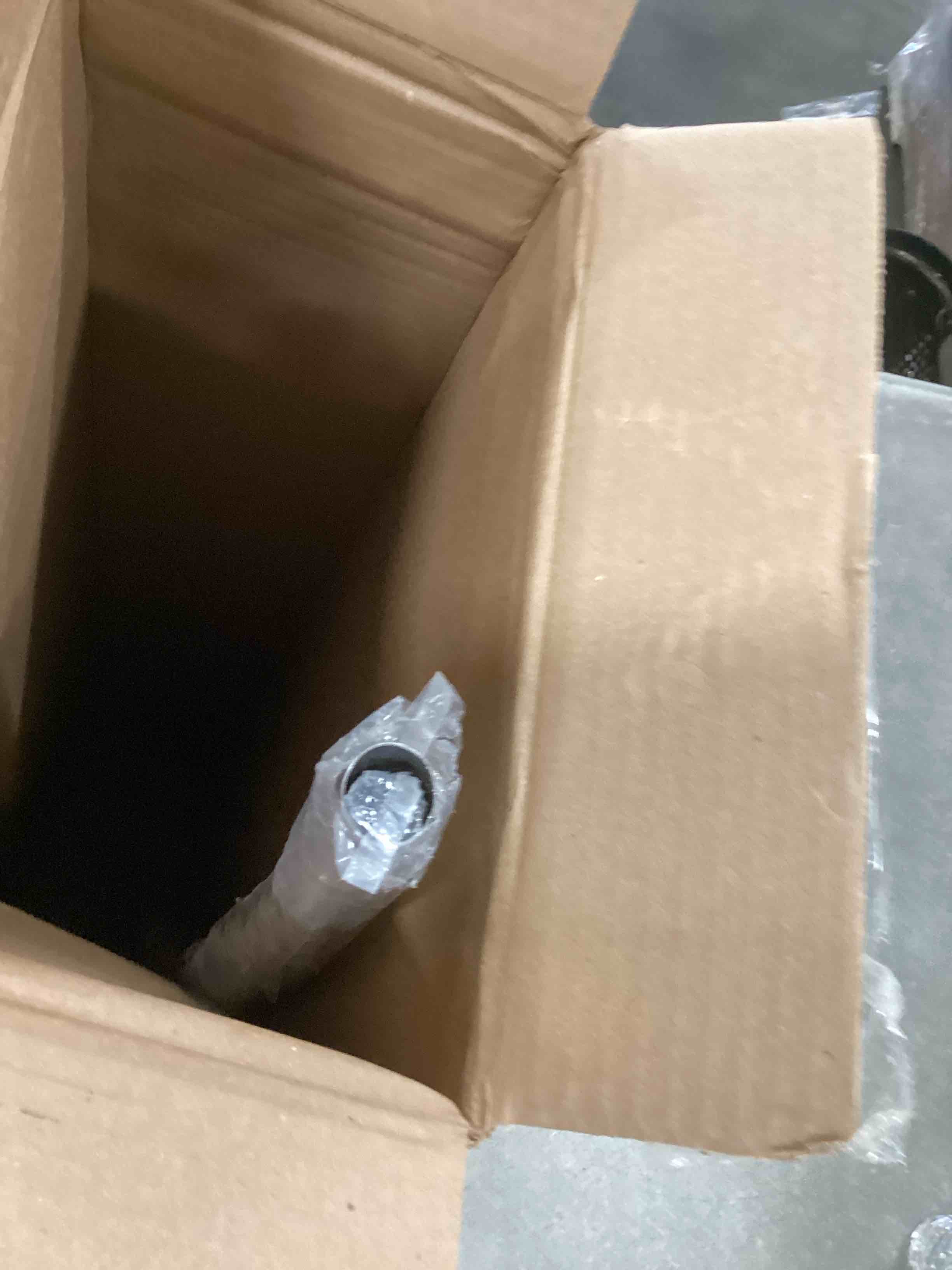 https://s3.amazonaws.com/lotting-images-prod/bidfta/GRA3528305_1747940105135.jpeg