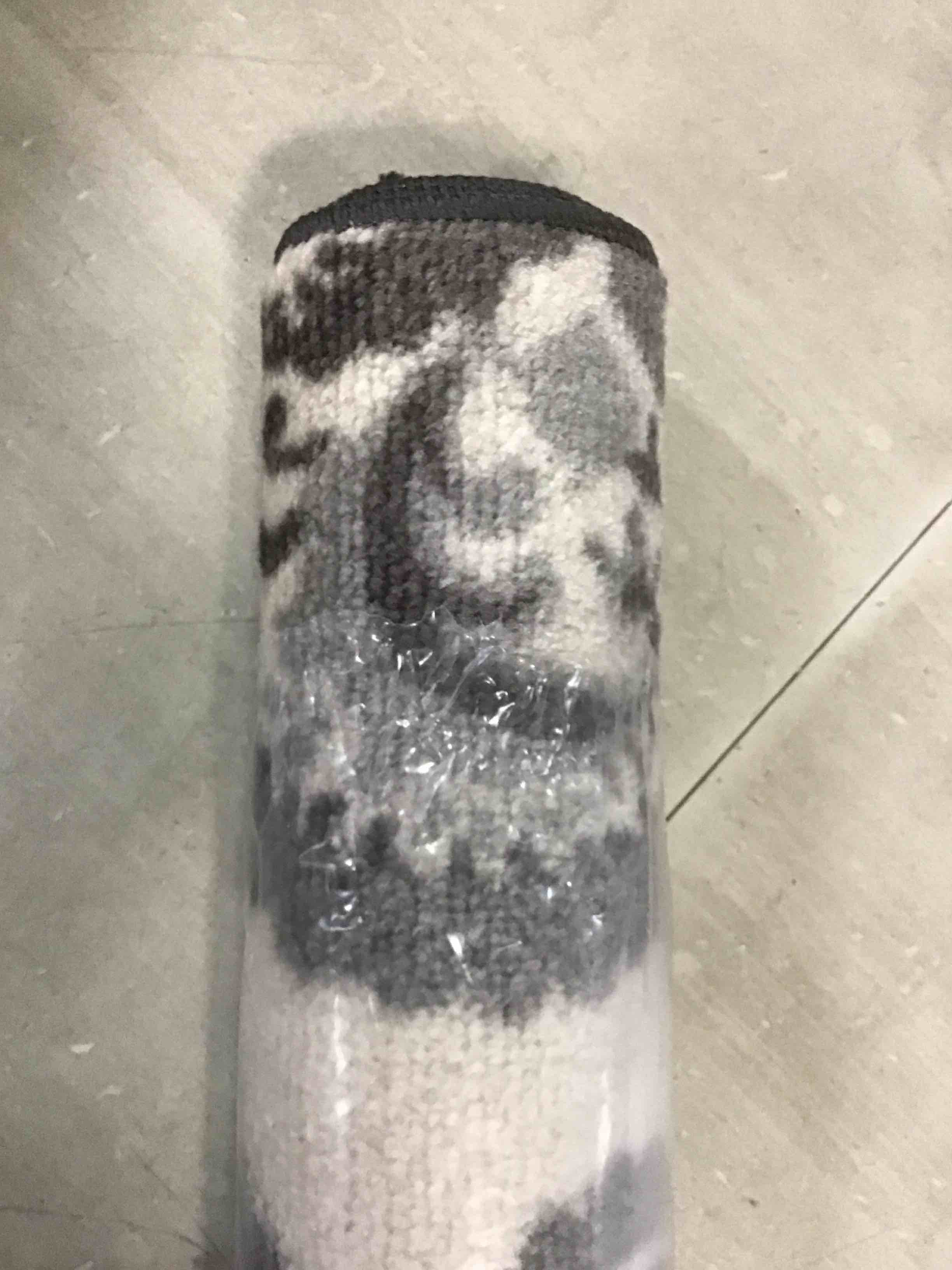 20x48 in Clara grey and white area rugs