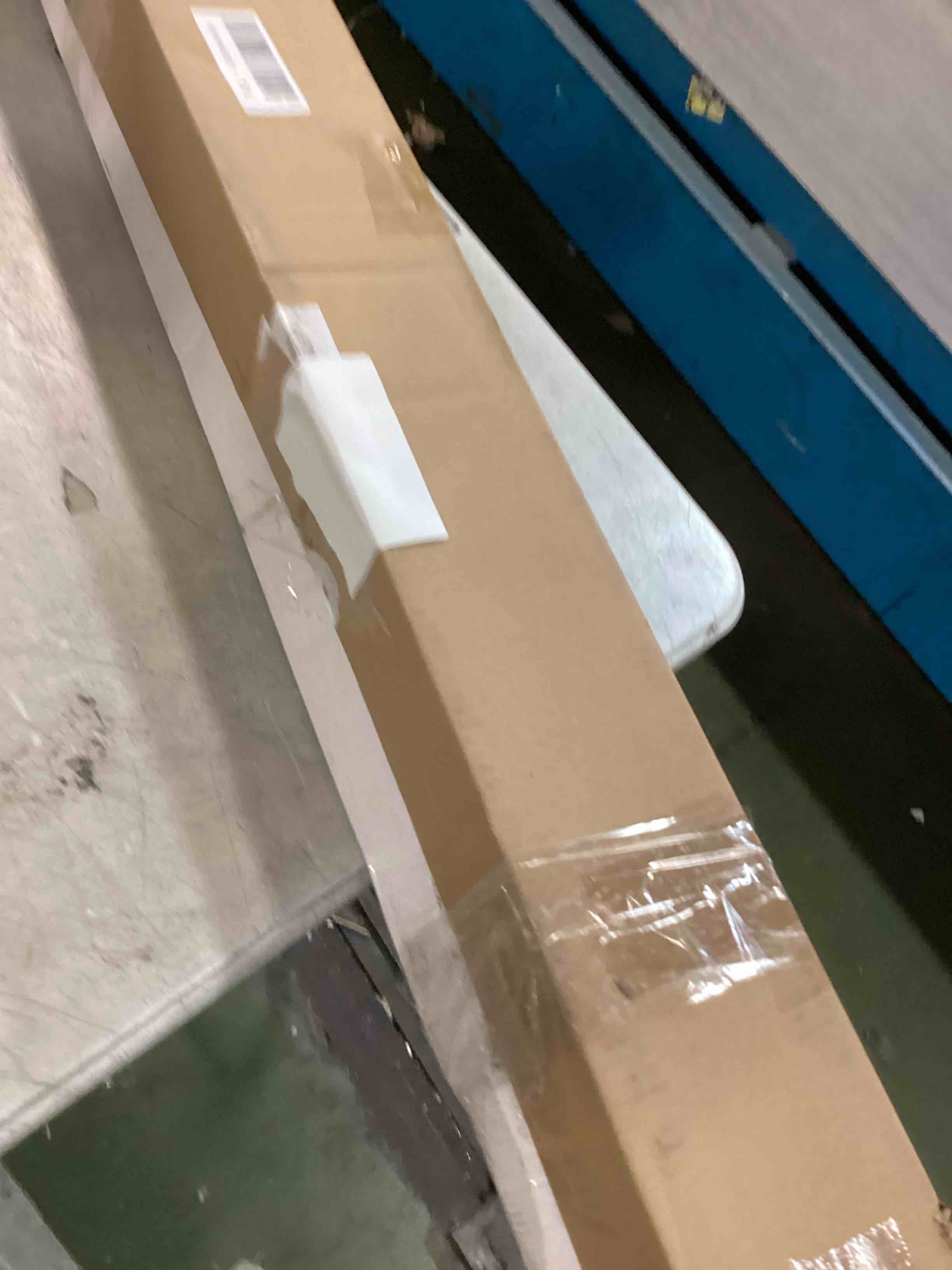 https://s3.amazonaws.com/lotting-images-prod/bidfta/GRA3531264_1749905026722.jpeg