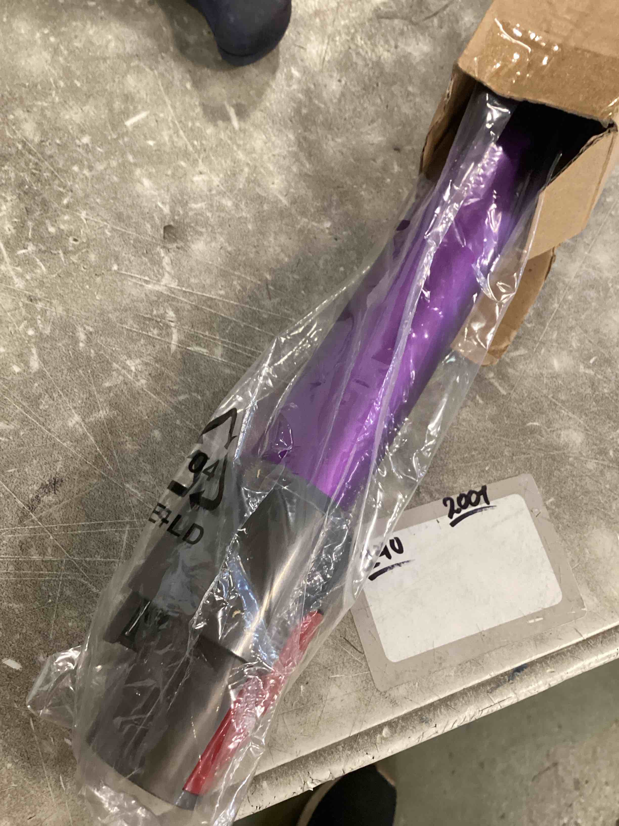 https://s3.amazonaws.com/lotting-images-prod/bidfta/GRA3532030_1748885100627.jpeg