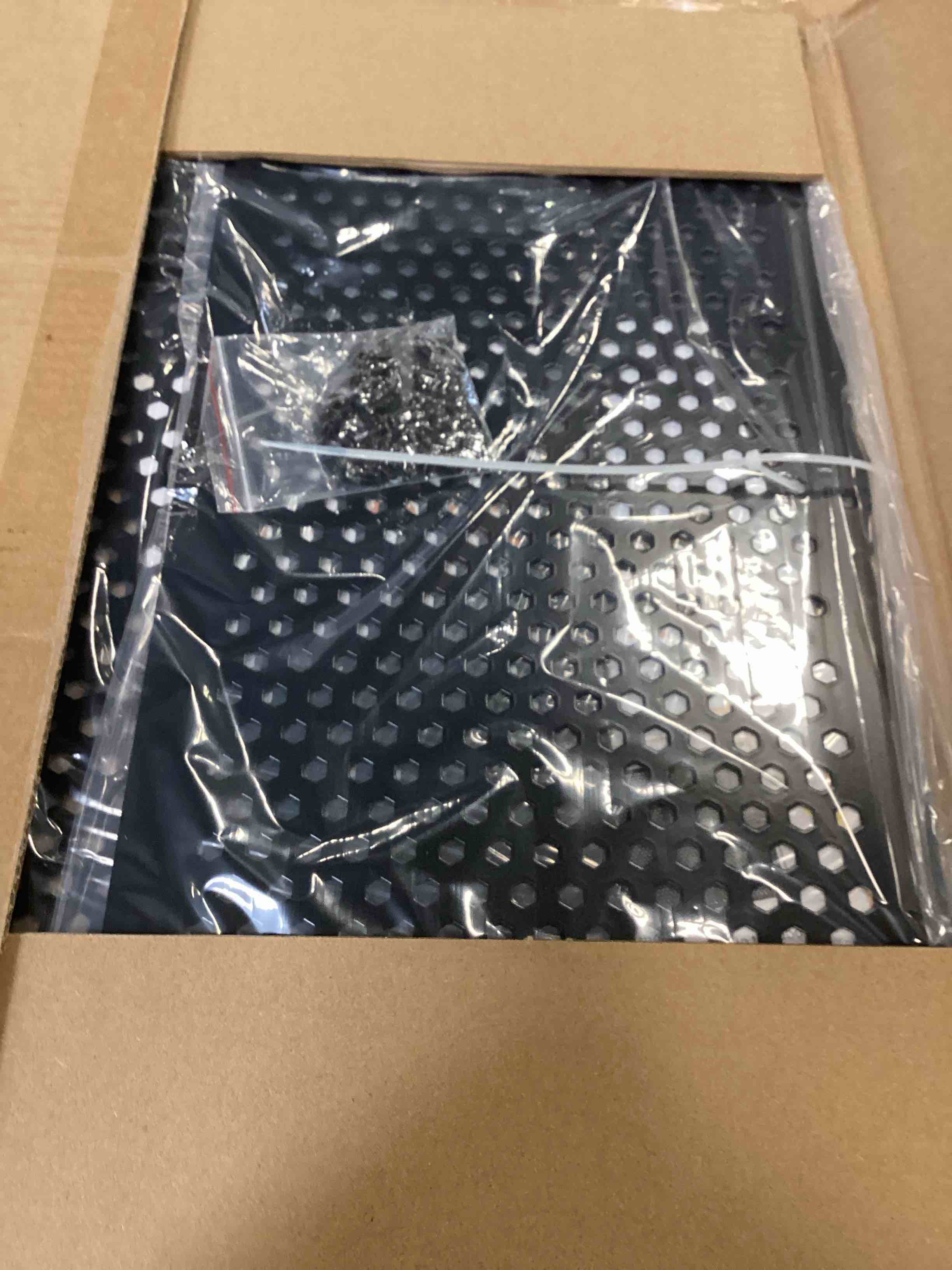 https://s3.amazonaws.com/lotting-images-prod/bidfta/GRA3532433_1749048636130.jpeg