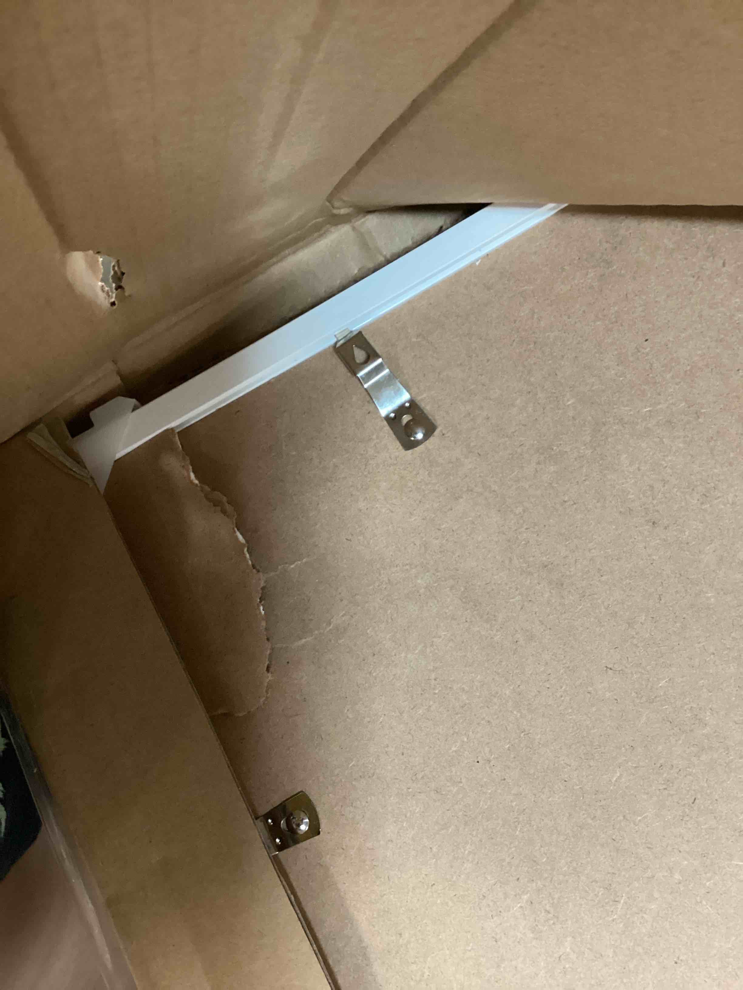 https://s3.amazonaws.com/lotting-images-prod/bidfta/GRA3533805_1749476707218.jpeg