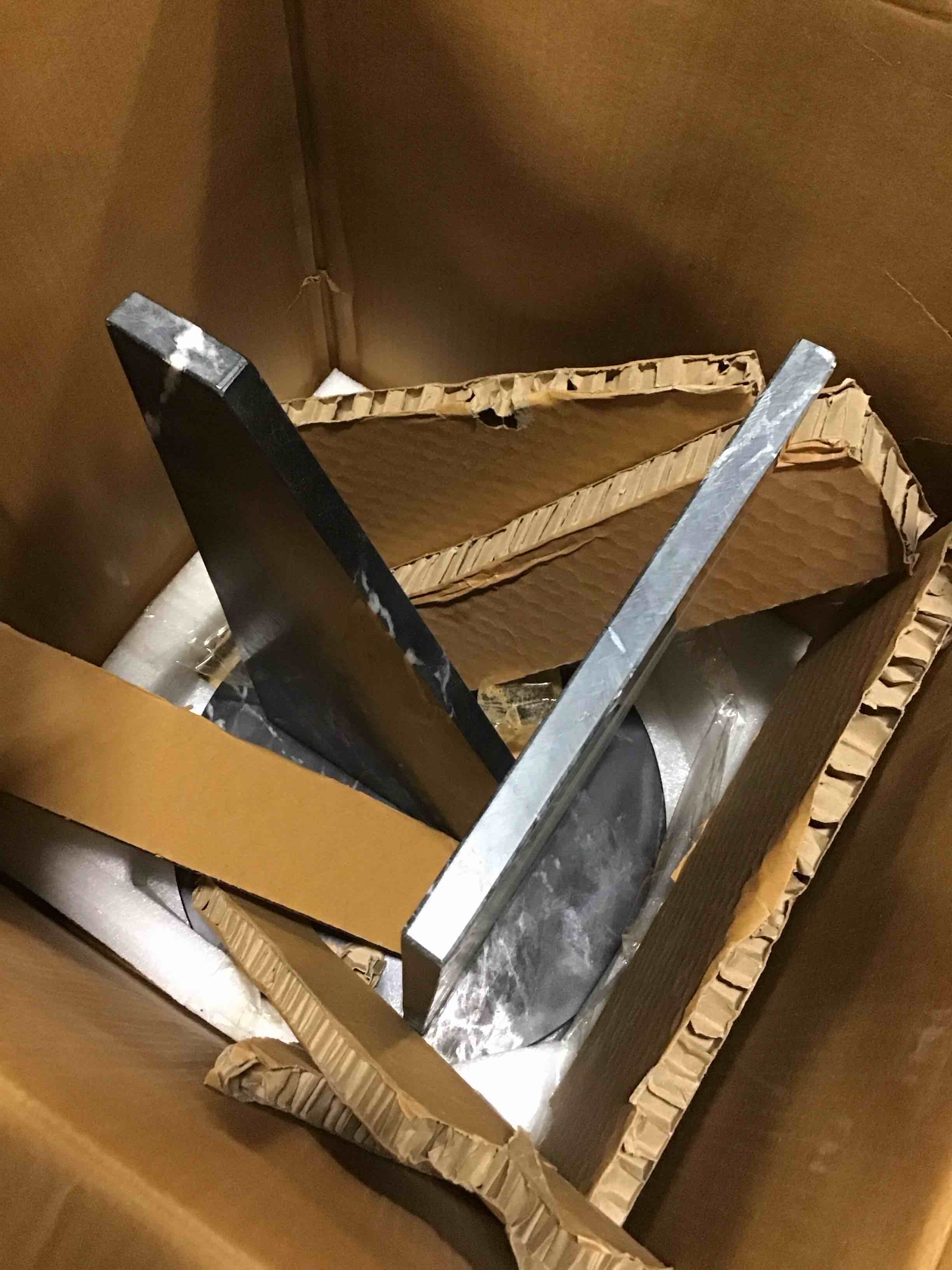https://s3.amazonaws.com/lotting-images-prod/bidfta/GRA3542100_1745947549656.jpeg
