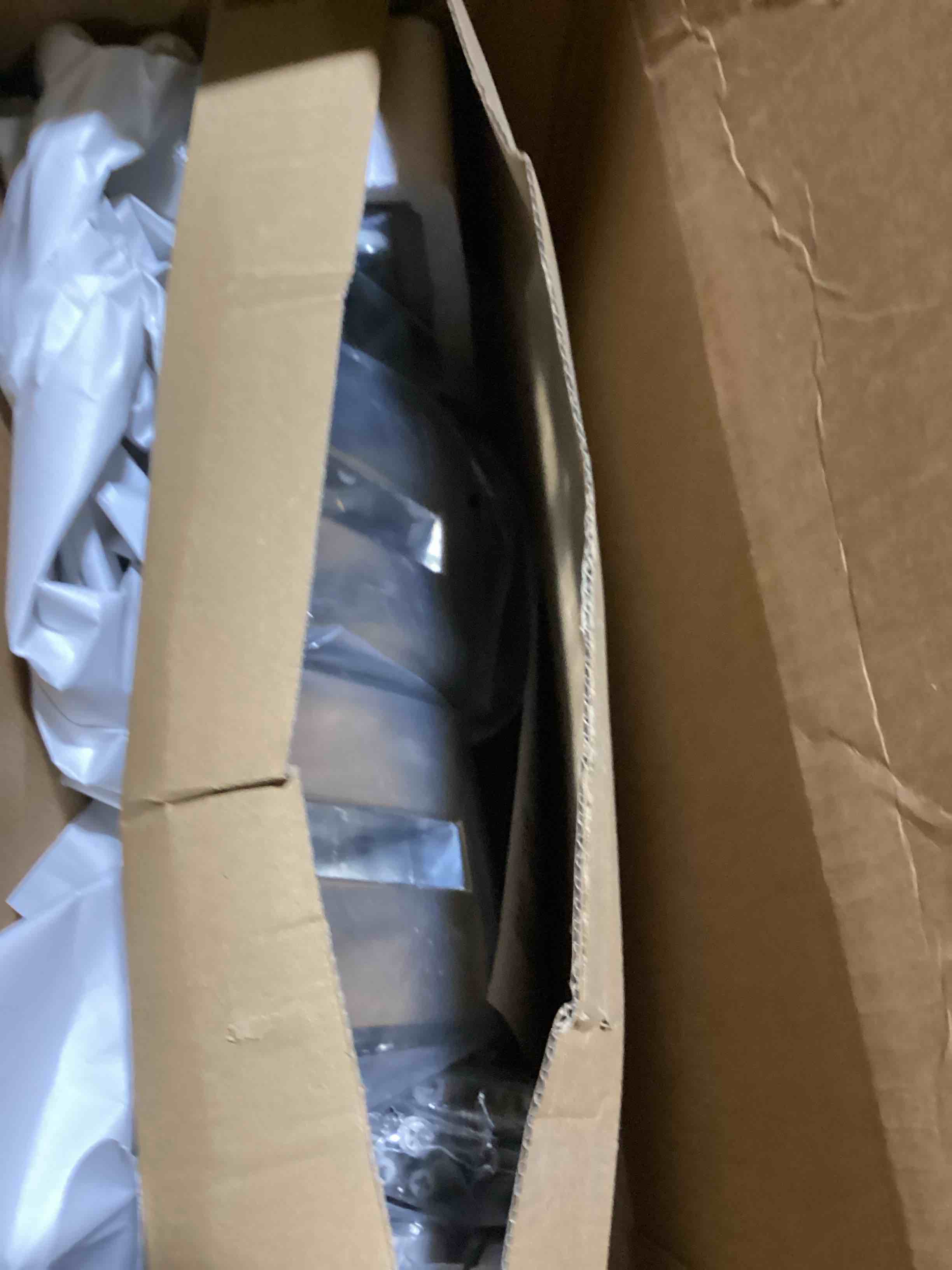https://s3.amazonaws.com/lotting-images-prod/bidfta/GRA3546887_1747329792676.jpeg